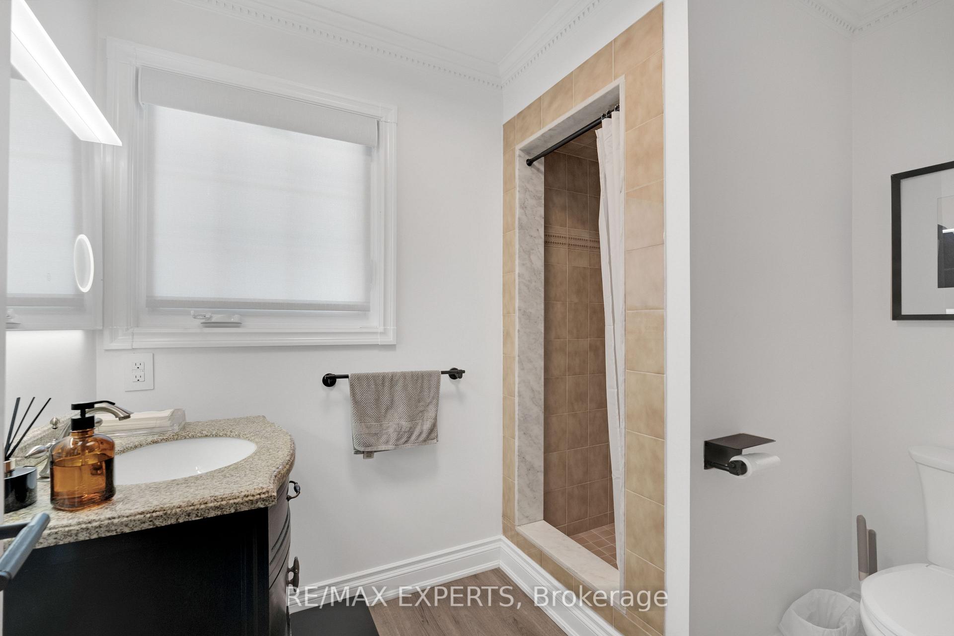 Photo 13 of 160 Burton Grove, King, King City — HOMEH