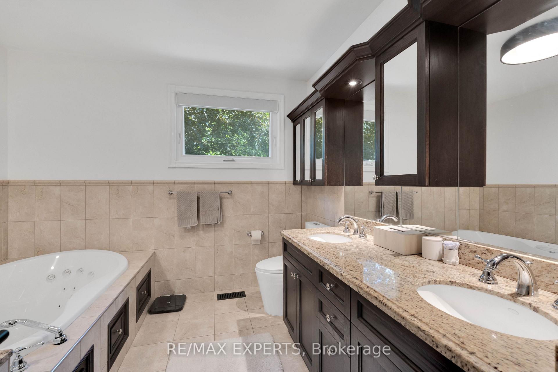 Photo 18 of 160 Burton Grove, King, King City — HOMEH