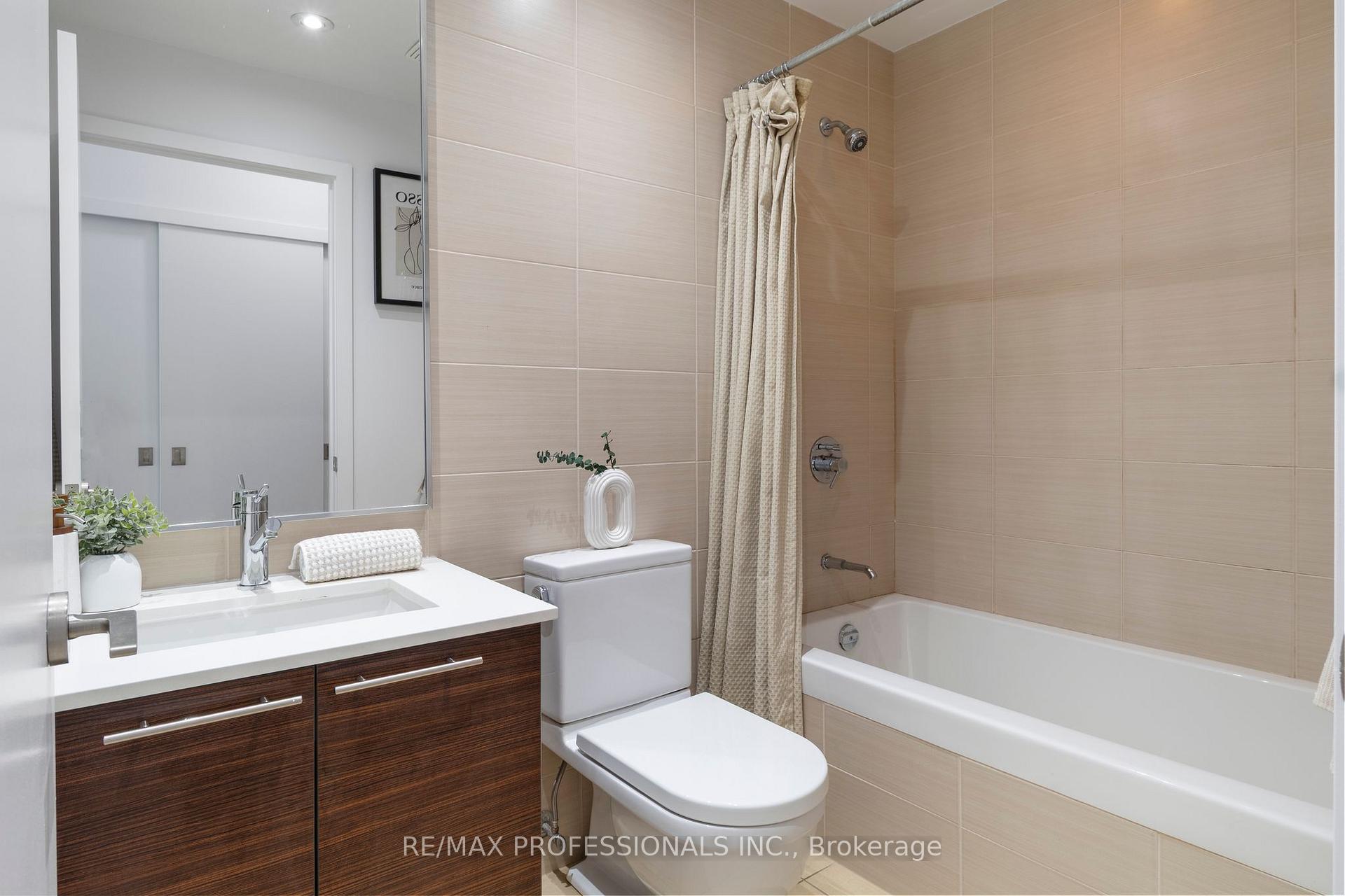 Photo 9 of Unit 422, 3 Market Street, Toronto, Waterfront Communities — HOMEH