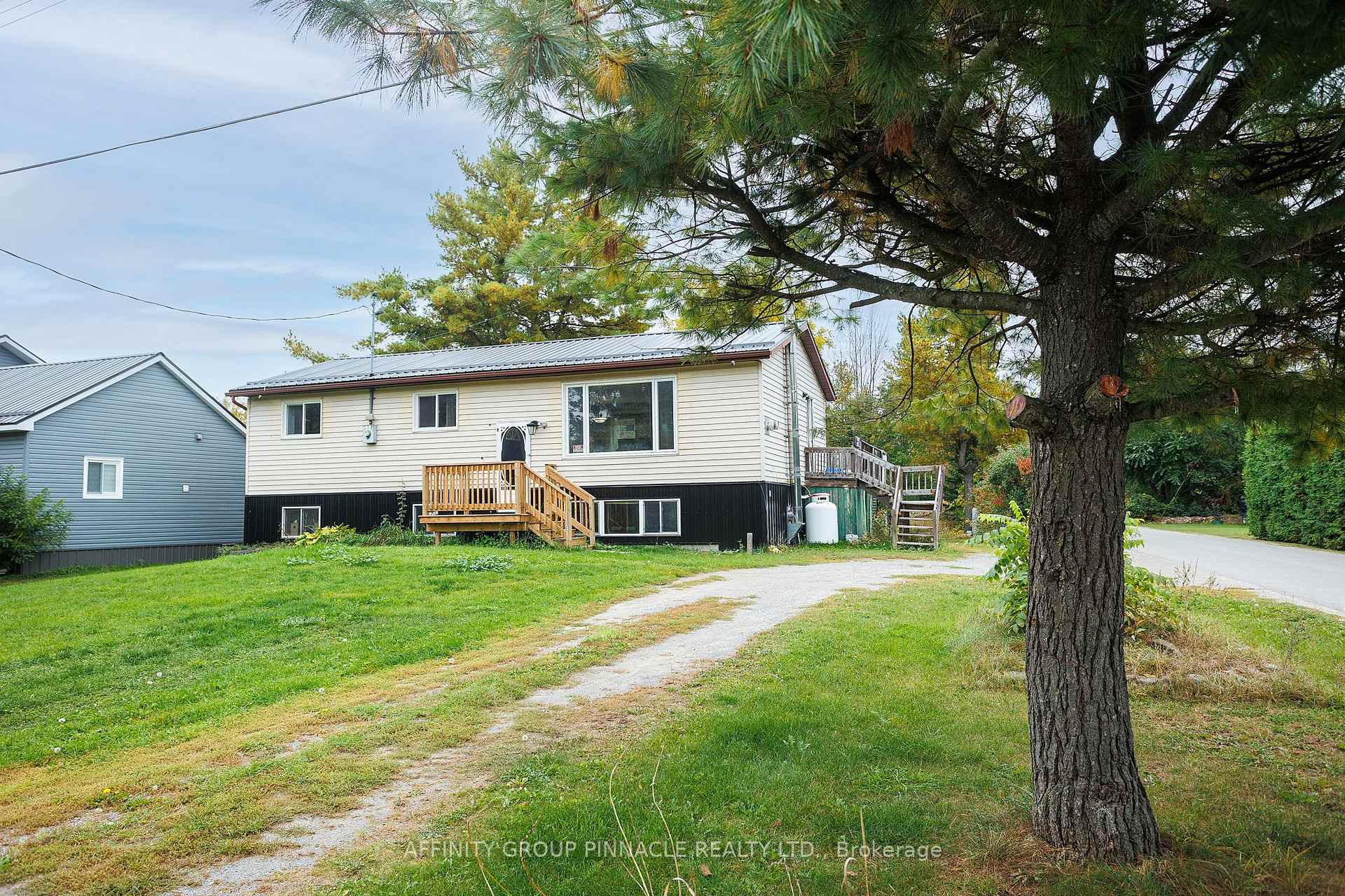 Photo 2 of 24 Oakwood Drive, Kawartha Lakes, Verulam — HOMEH