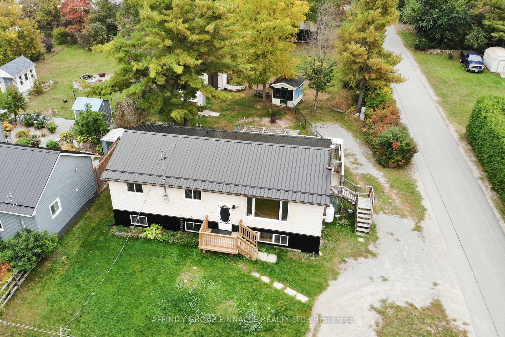 Photo 3 of 24 Oakwood Drive, Kawartha Lakes, Verulam — HOMEH
