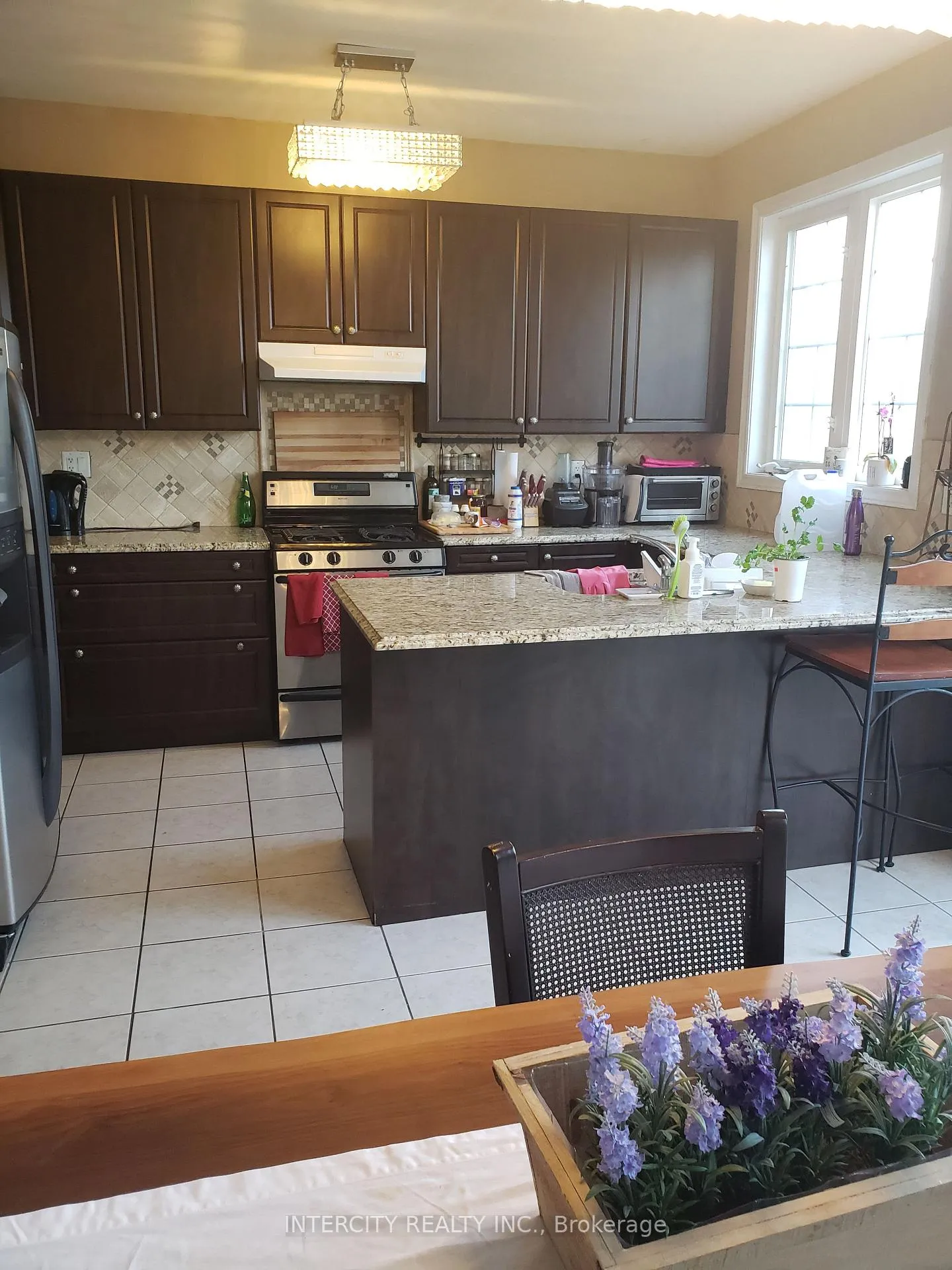 Photo 3 of 59 Alysha Way, Vaughan, Patterson — HOMEH