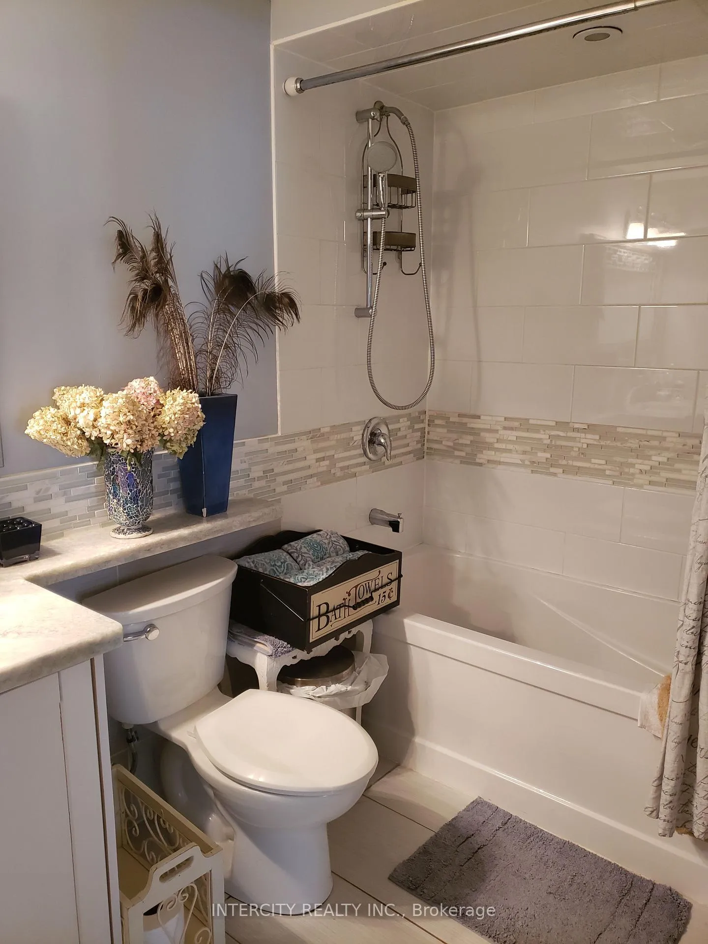 Photo 10 of 59 Alysha Way, Vaughan, Patterson — HOMEH