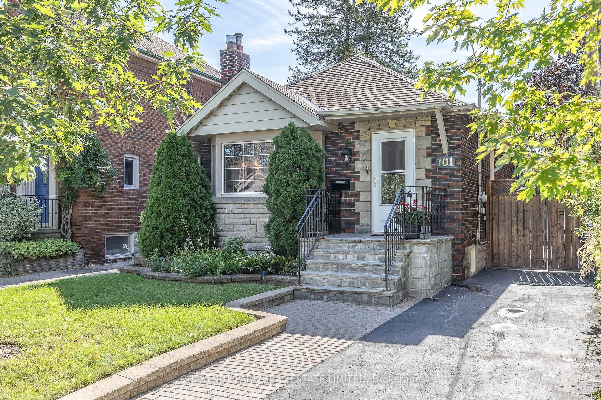 Photo 2 of 101 Southvale Drive, Toronto, Leaside — HOMEH