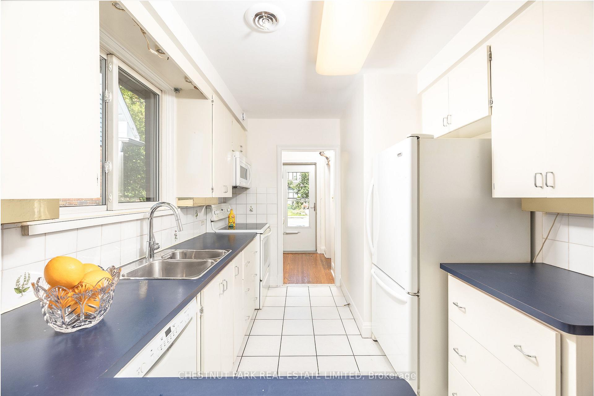 Photo 7 of 101 Southvale Drive, Toronto, Leaside — HOMEH