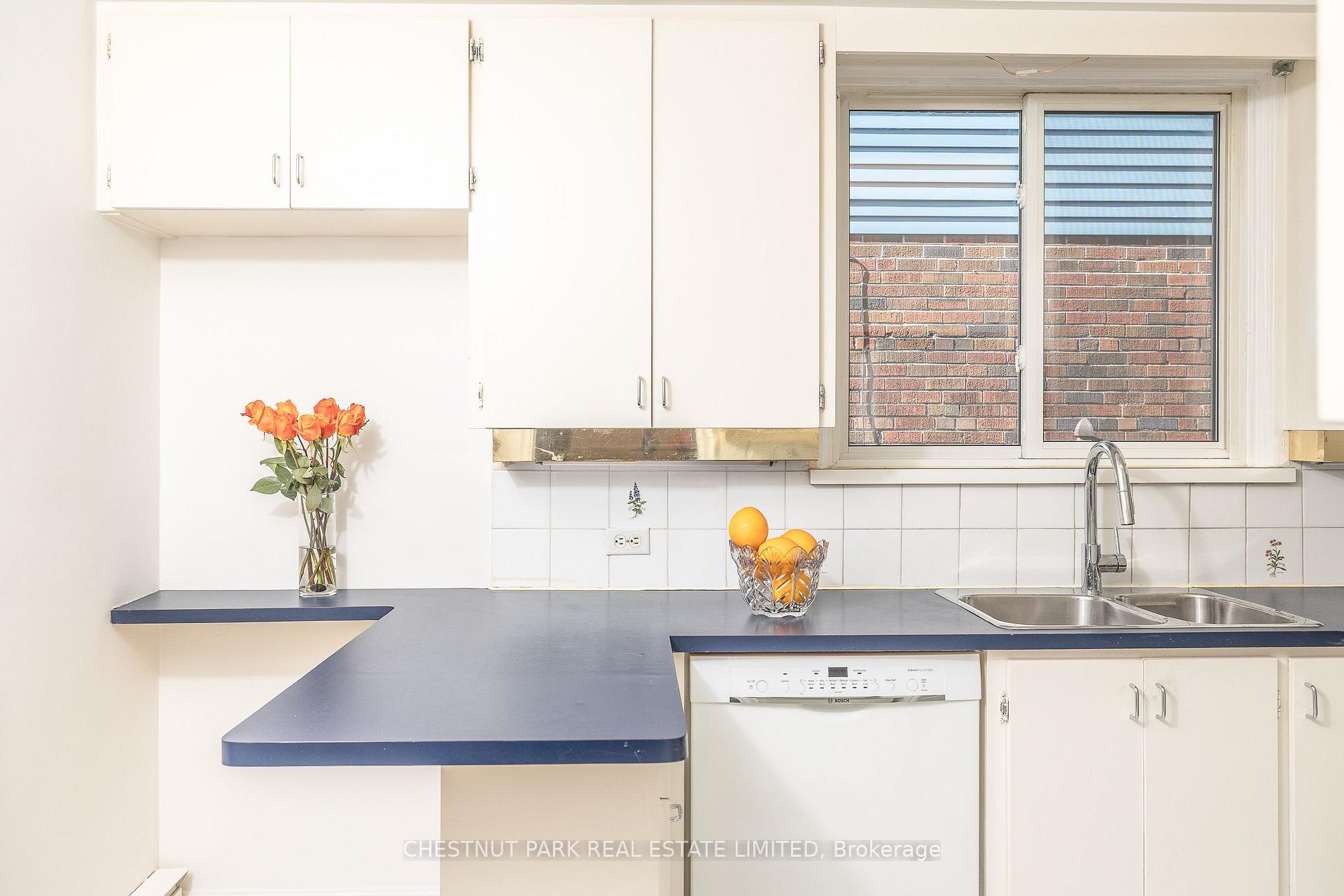 Photo 9 of 101 Southvale Drive, Toronto, Leaside — HOMEH