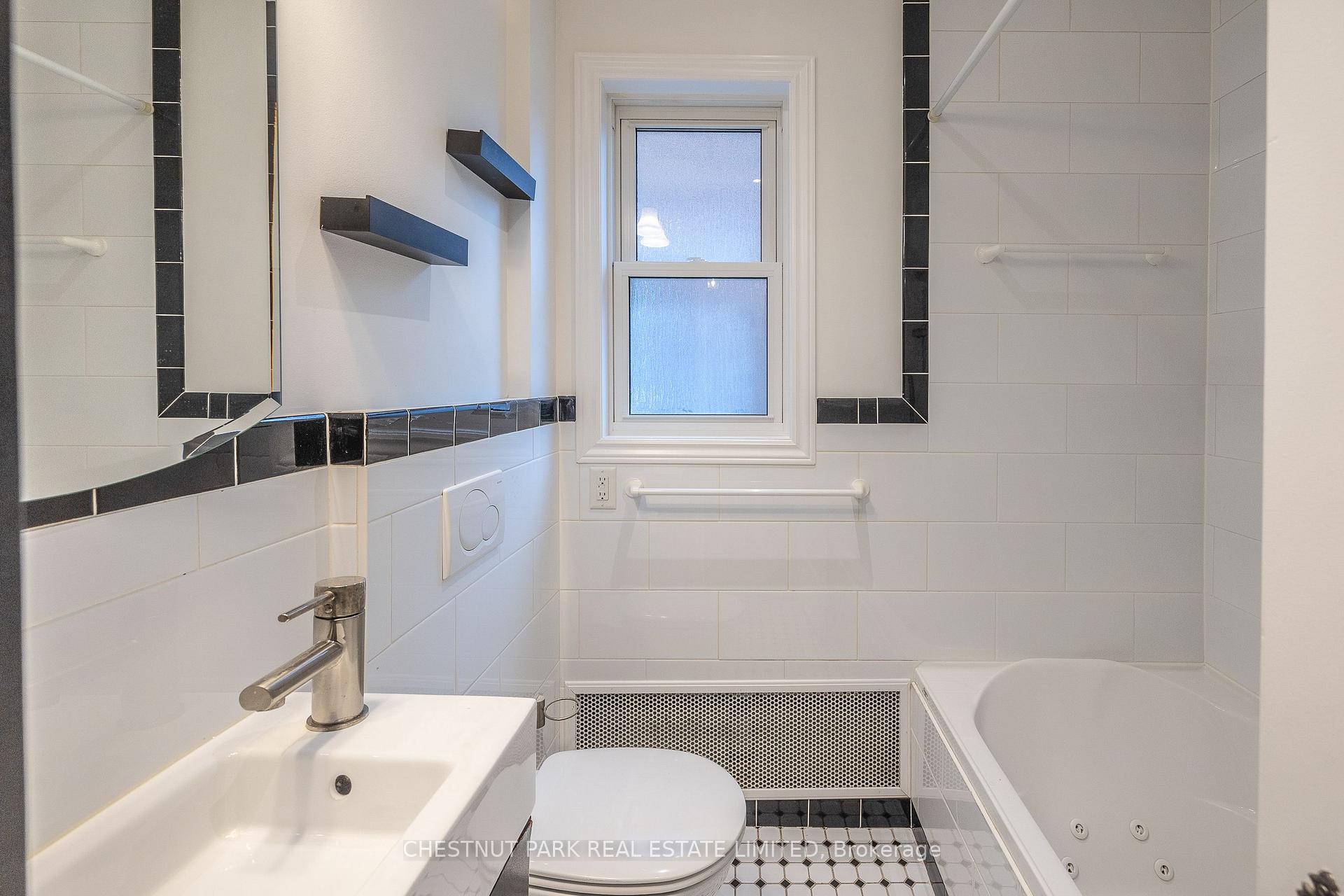 Photo 15 of 101 Southvale Drive, Toronto, Leaside — HOMEH