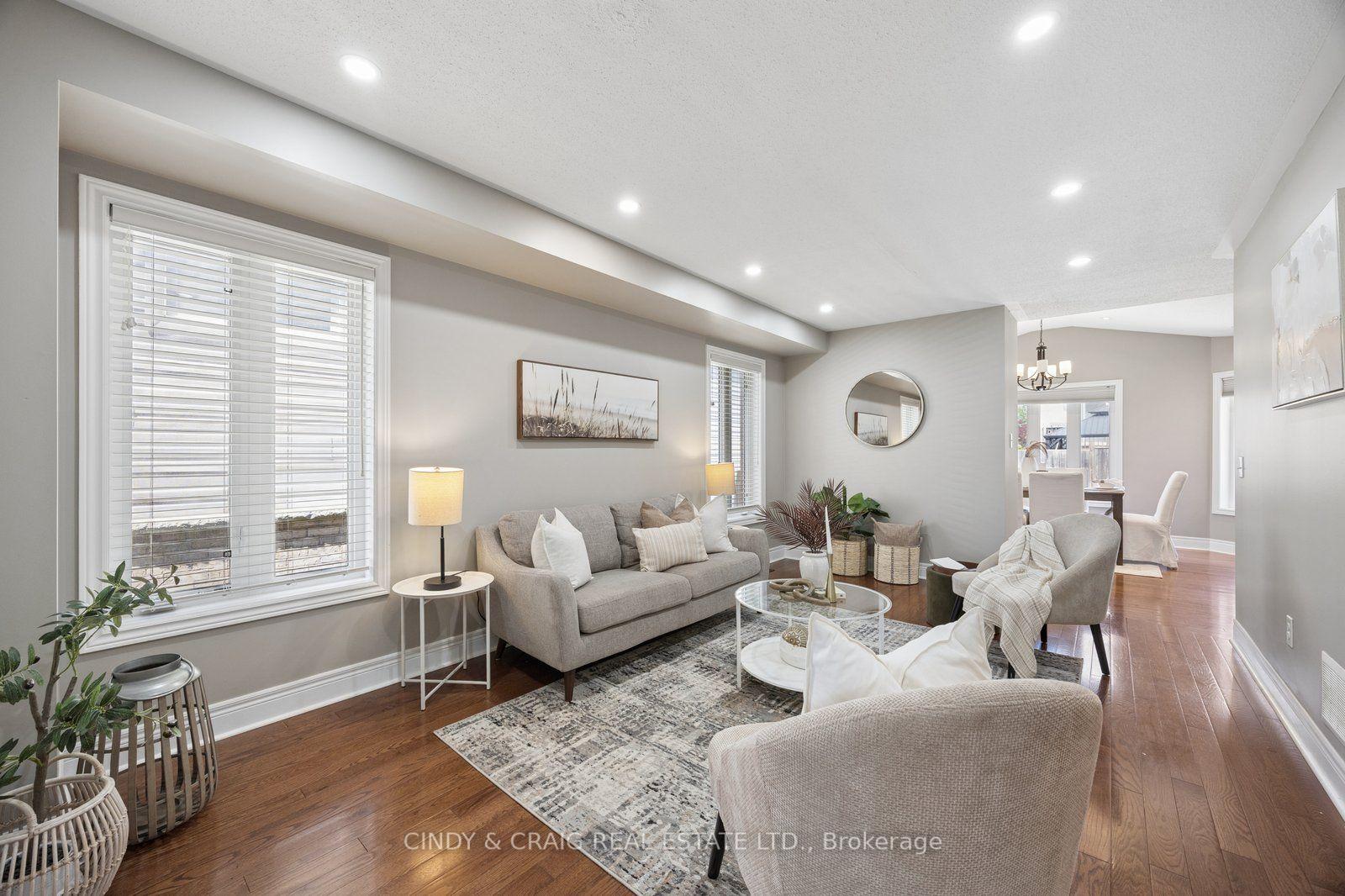Photo 3 of 82 Dewell Crescent, Clarington, Courtice — HOMEH