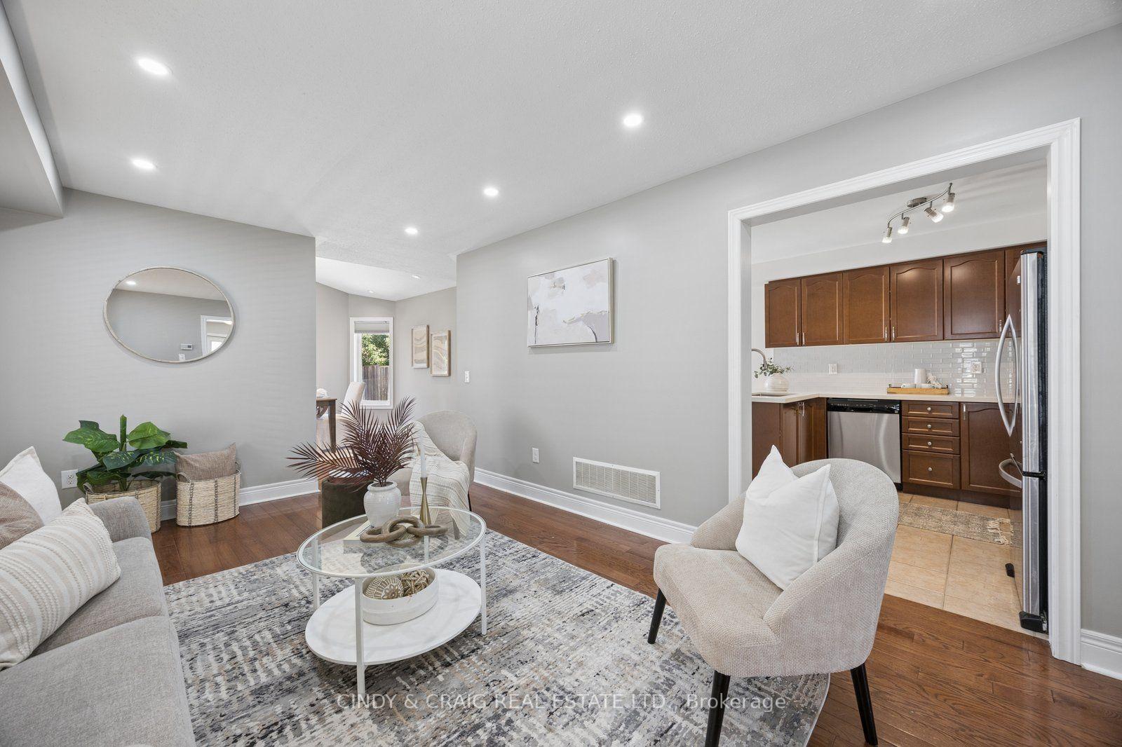 Photo 4 of 82 Dewell Crescent, Clarington, Courtice — HOMEH