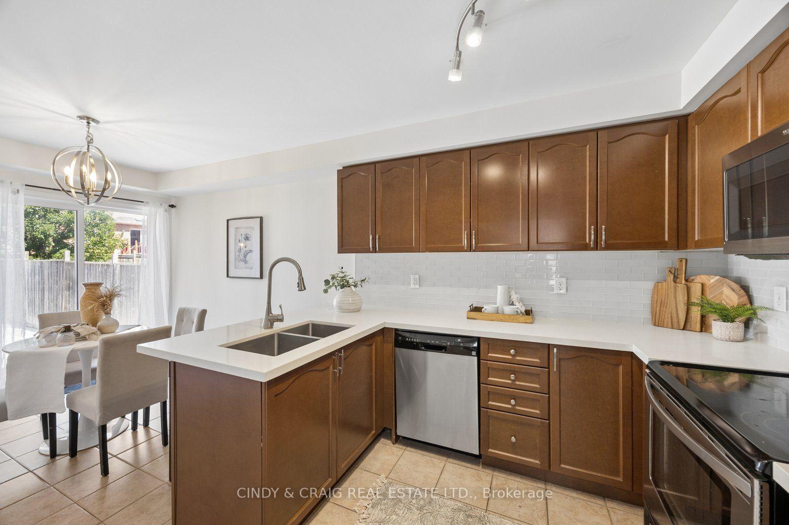 Photo 7 of 82 Dewell Crescent, Clarington, Courtice — HOMEH