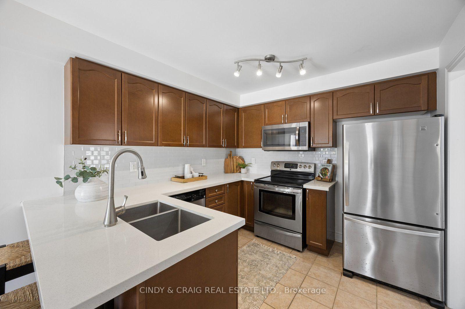 Photo 8 of 82 Dewell Crescent, Clarington, Courtice — HOMEH