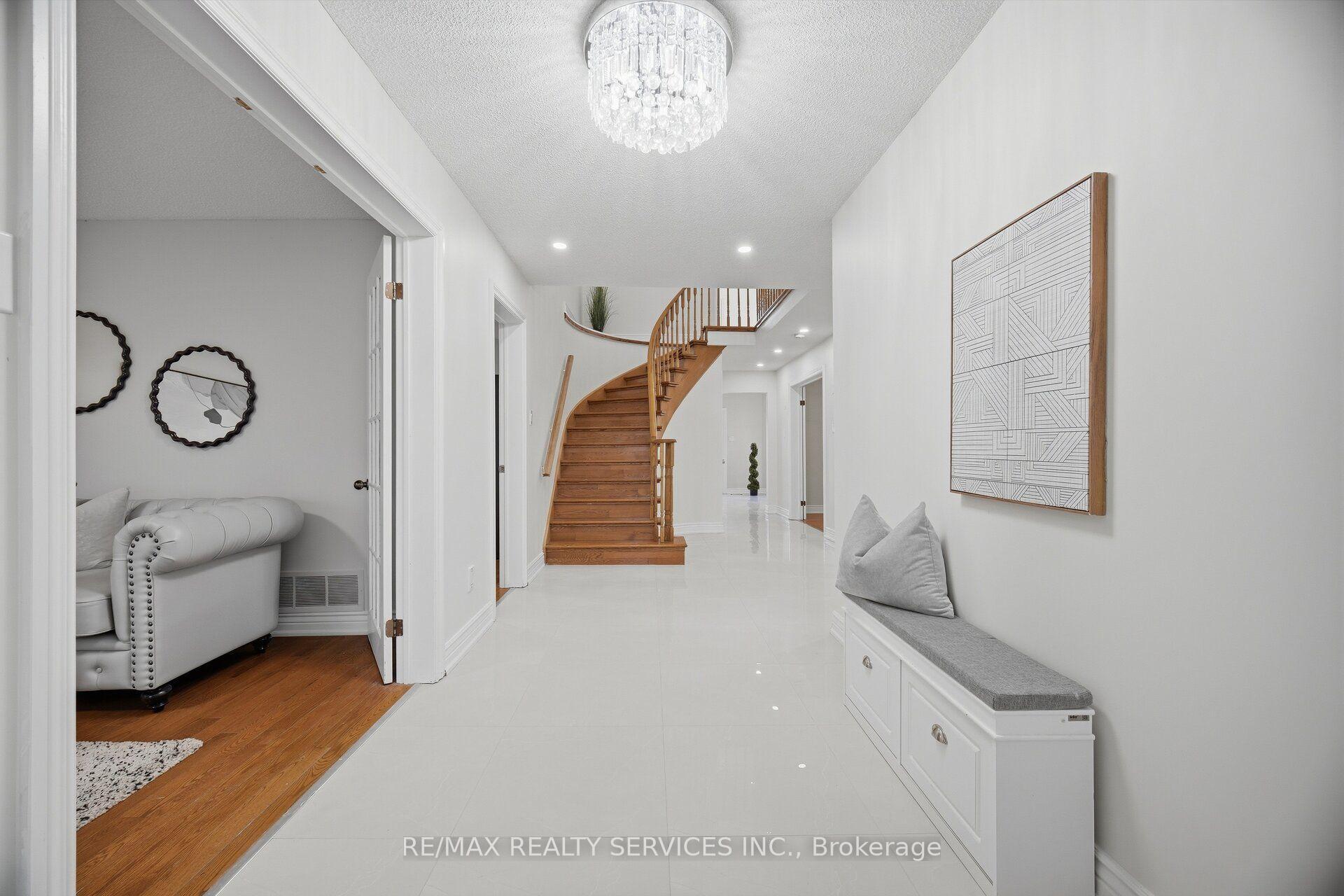 Photo 8 of 28 Corkett Drive, Brampton, Northwood Park — HOMEH