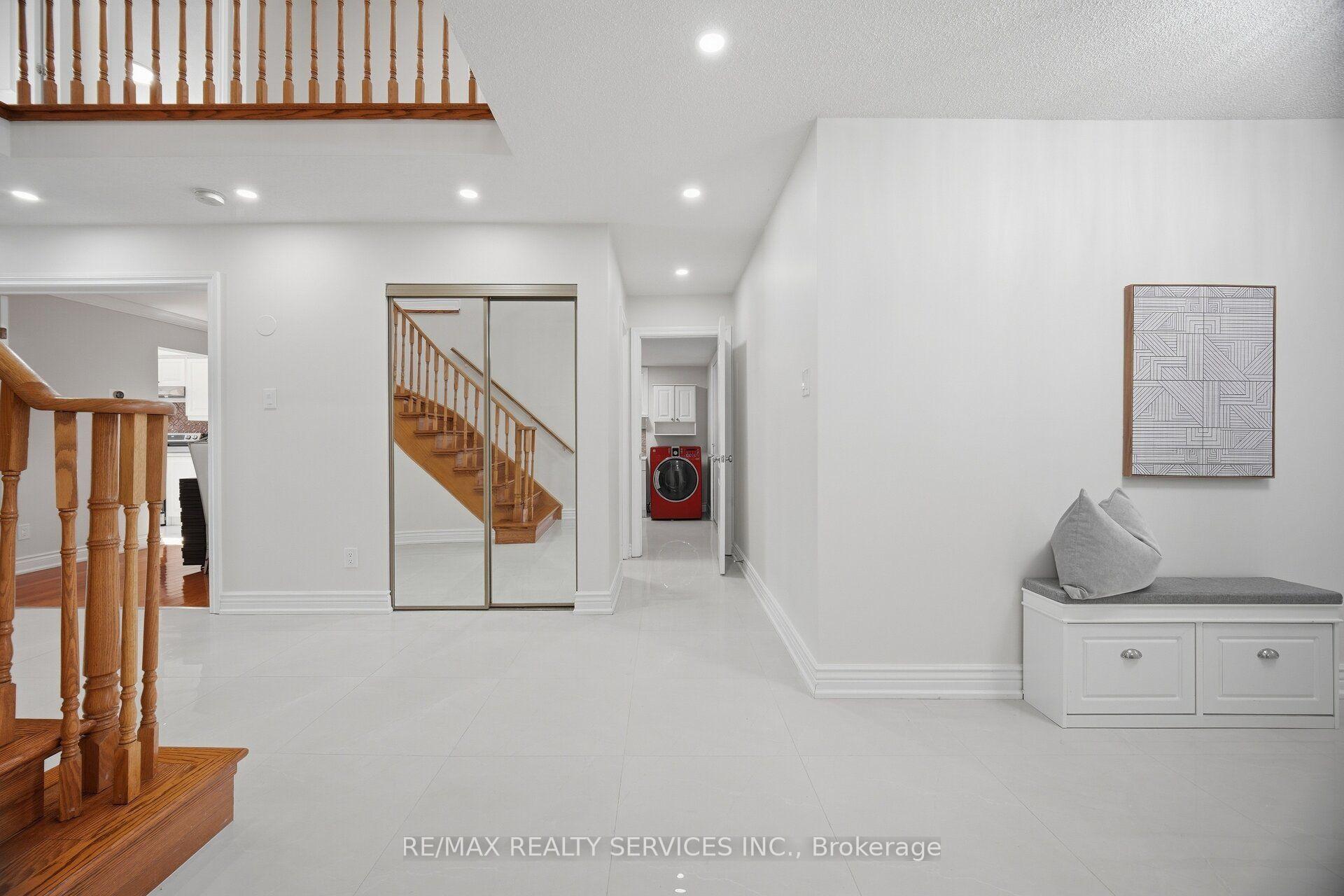 Photo 23 of 28 Corkett Drive, Brampton, Northwood Park — HOMEH