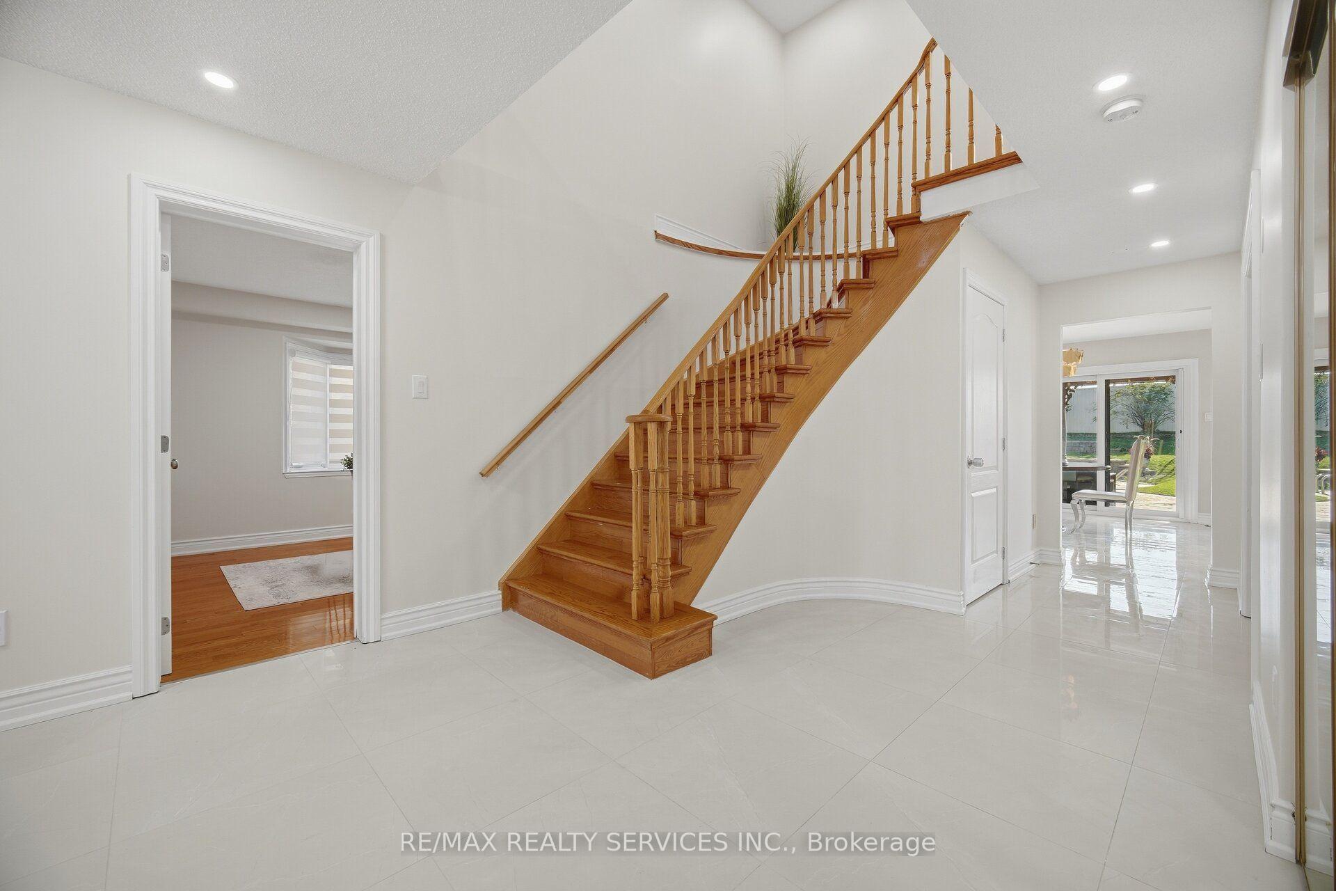 Photo 26 of 28 Corkett Drive, Brampton, Northwood Park — HOMEH