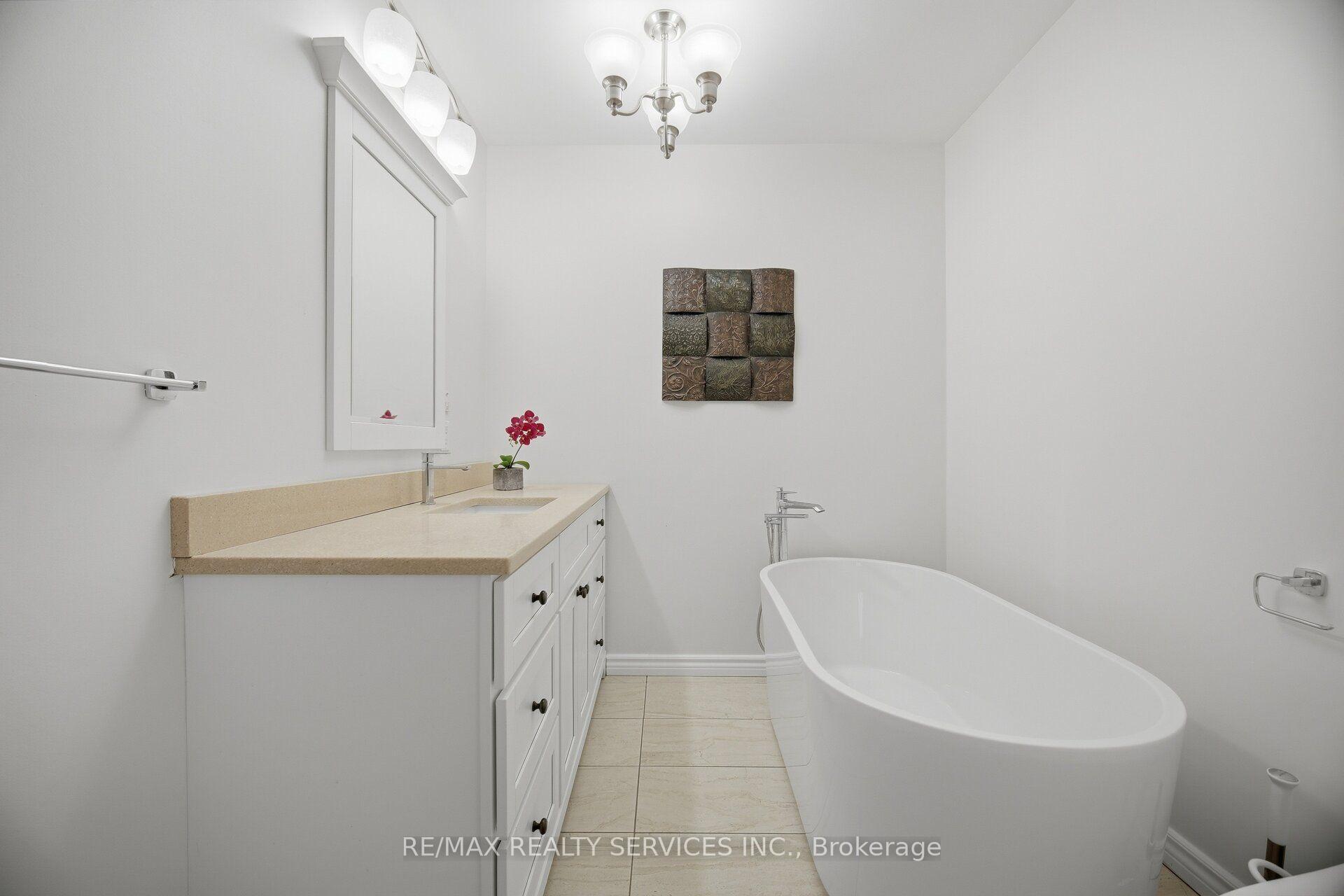 Photo 32 of 28 Corkett Drive, Brampton, Northwood Park — HOMEH