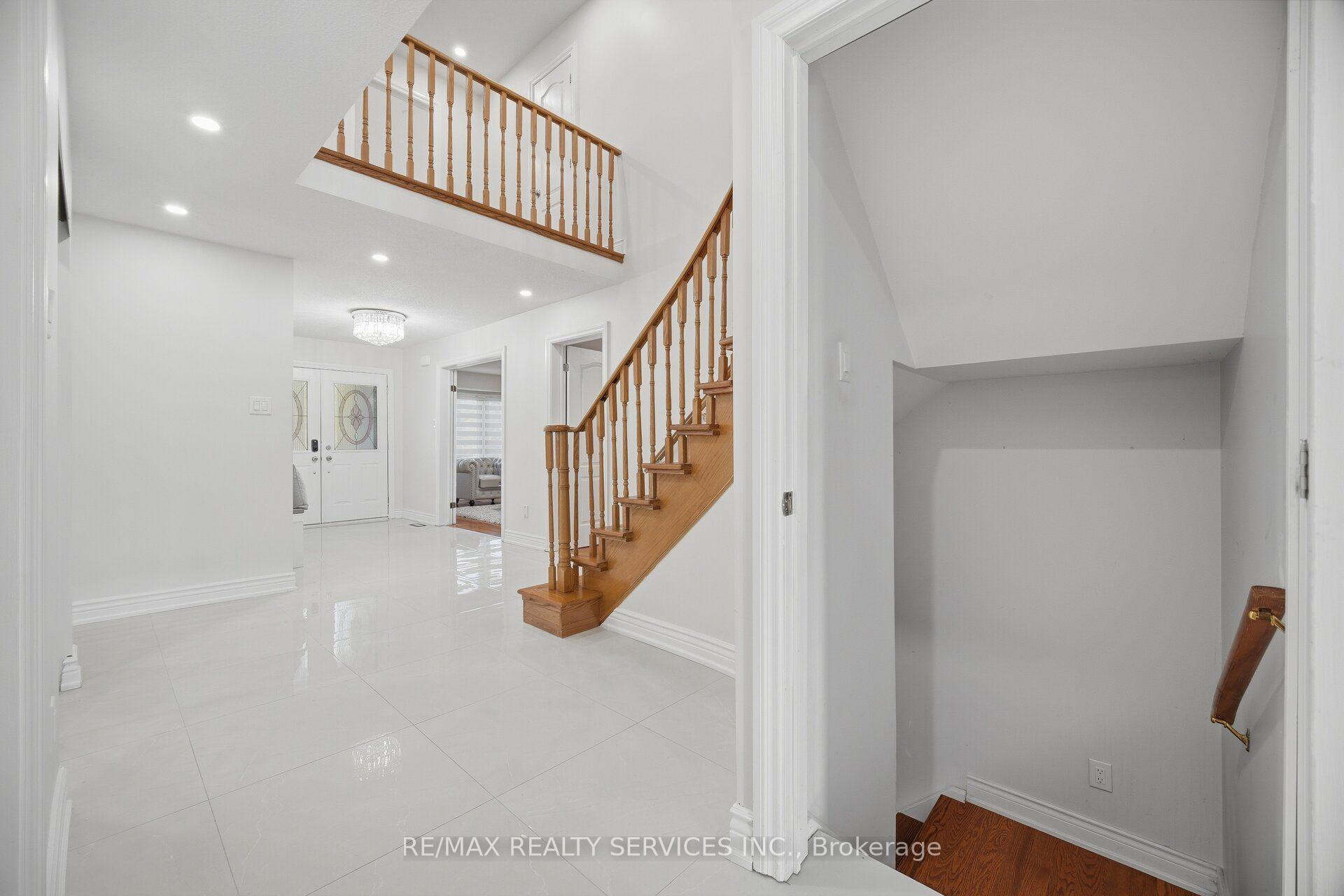 Photo 44 of 28 Corkett Drive, Brampton, Northwood Park — HOMEH