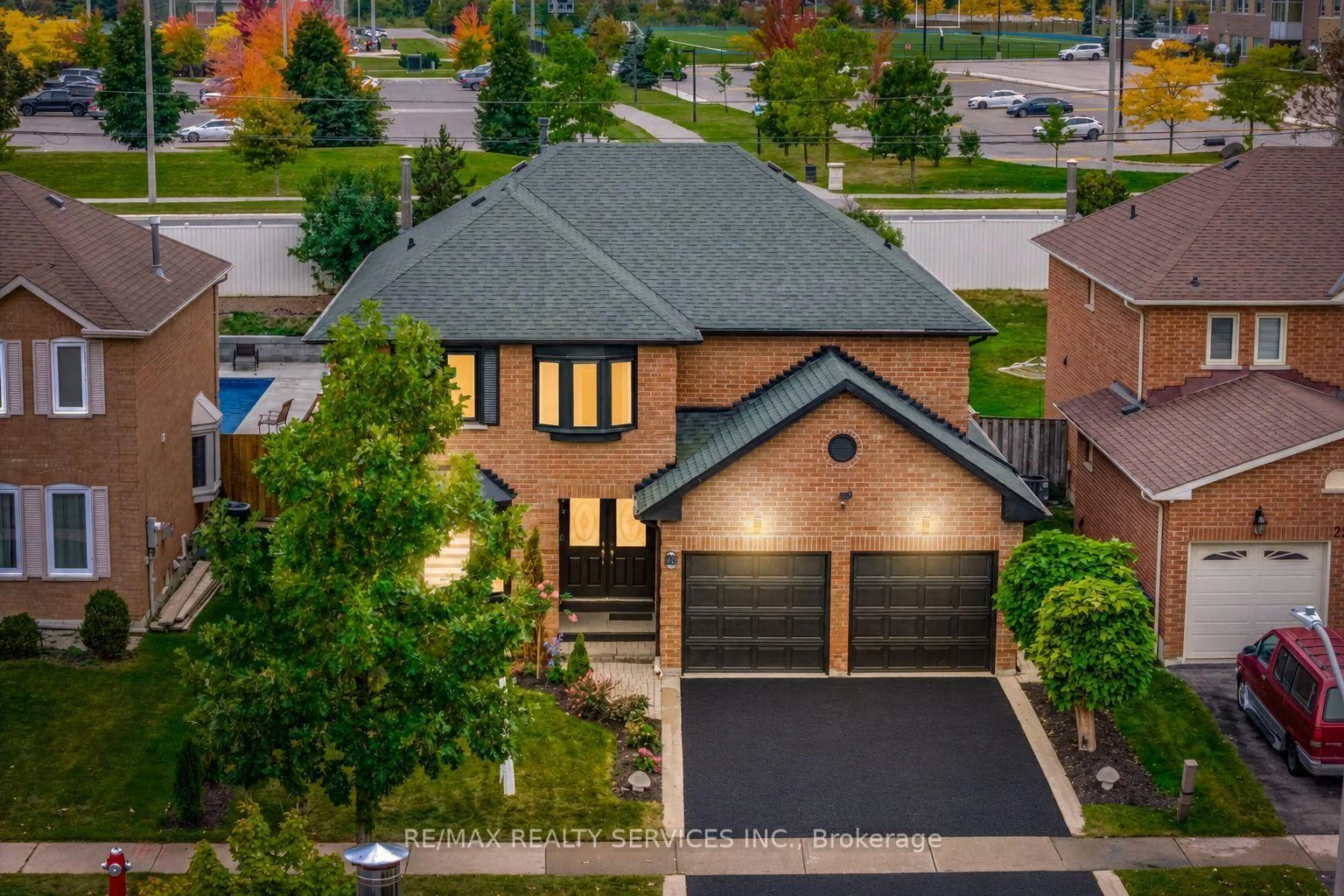 Photo 4 of 28 Corkett Drive, Brampton, Northwood Park — HOMEH