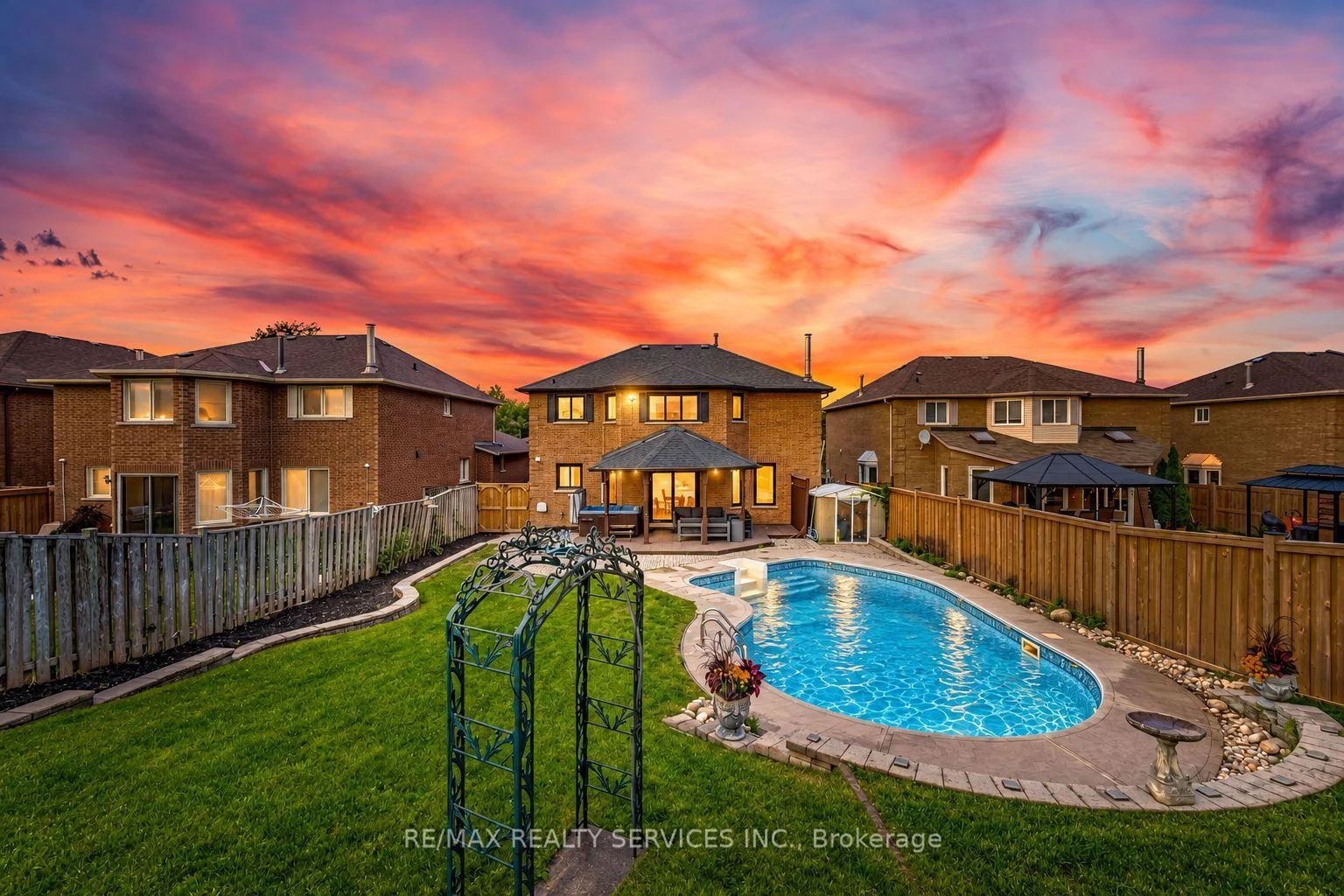 Photo 5 of 28 Corkett Drive, Brampton, Northwood Park — HOMEH
