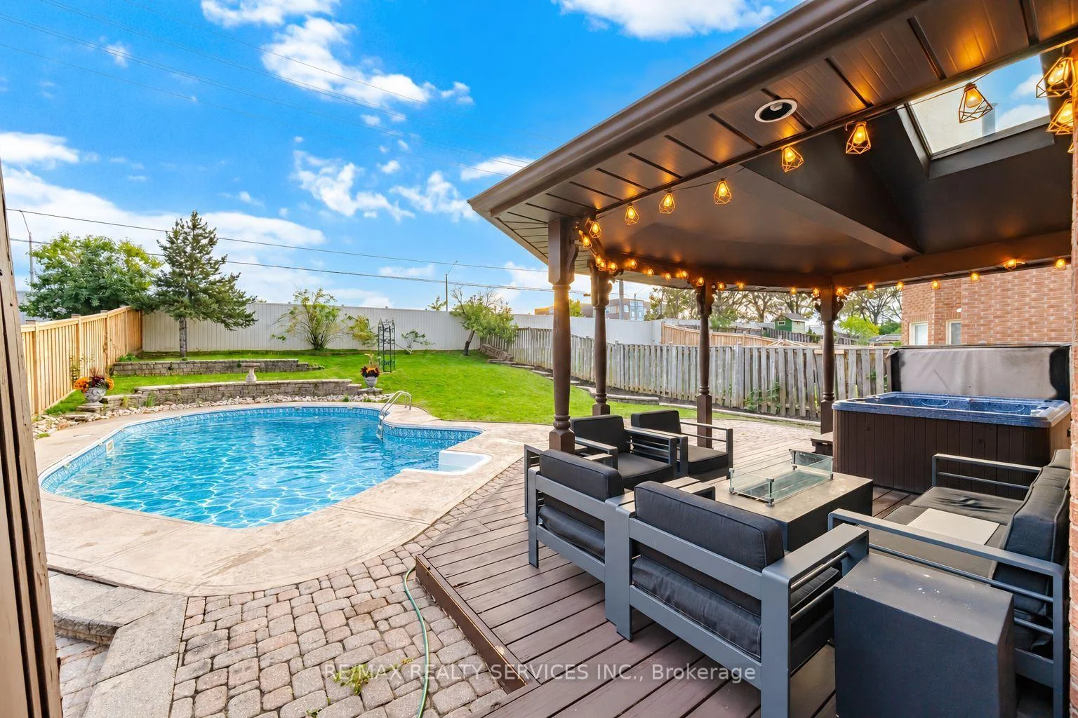 Photo 53 of 28 Corkett Drive, Brampton, Northwood Park — HOMEH