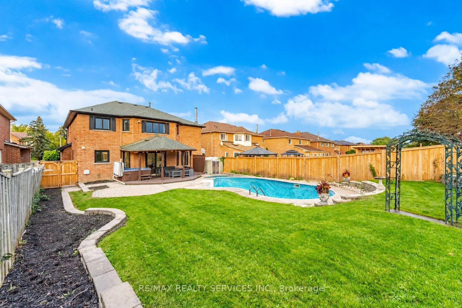 Photo 58 of 28 Corkett Drive, Brampton, Northwood Park — HOMEH