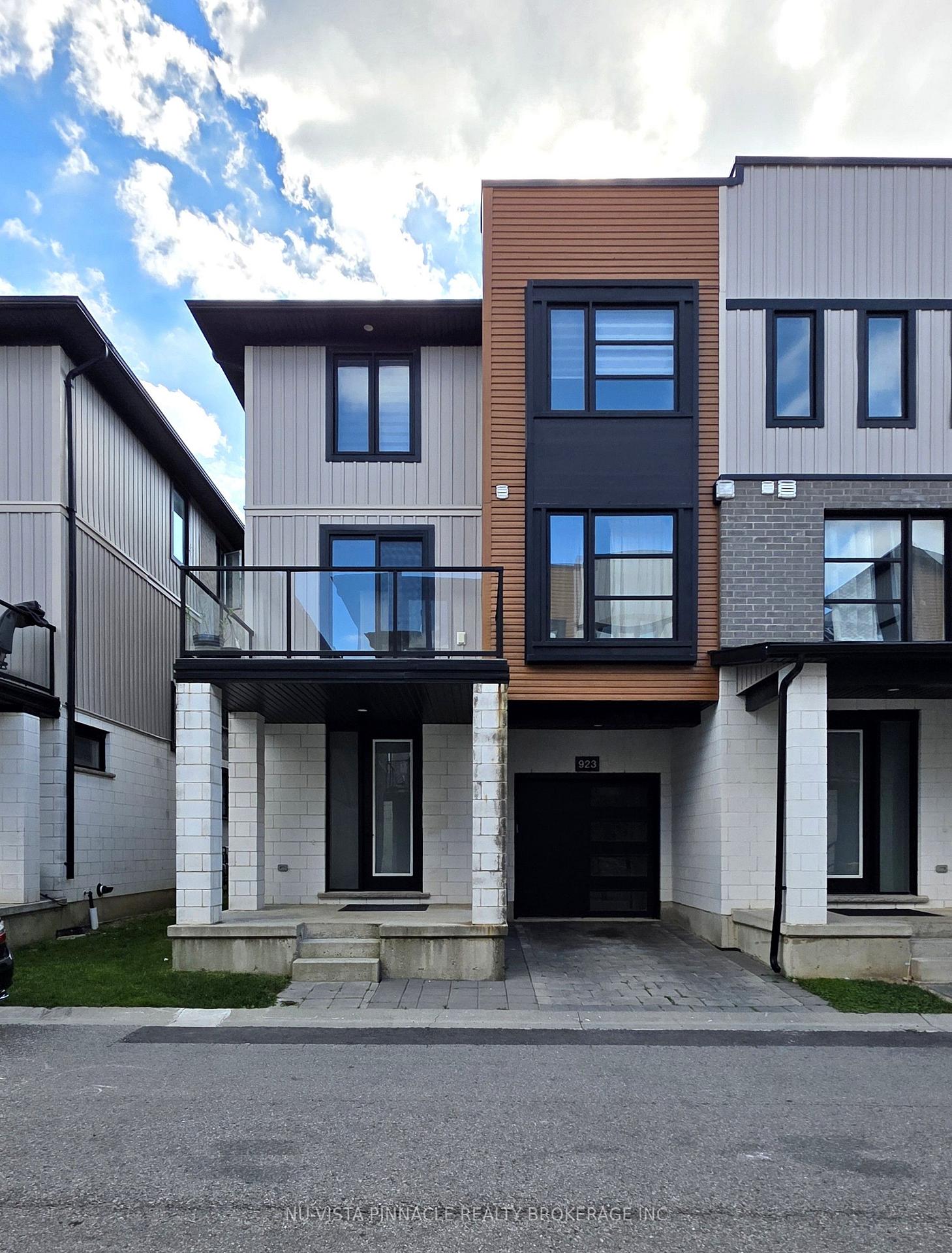 Photo 2 of 923 Georgetown Drive, London, North M — HOMEH