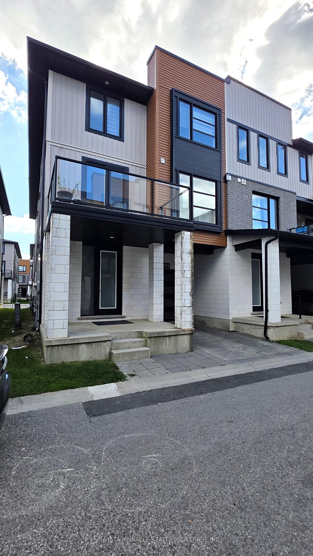 Photo 3 of 923 Georgetown Drive, London, North M — HOMEH
