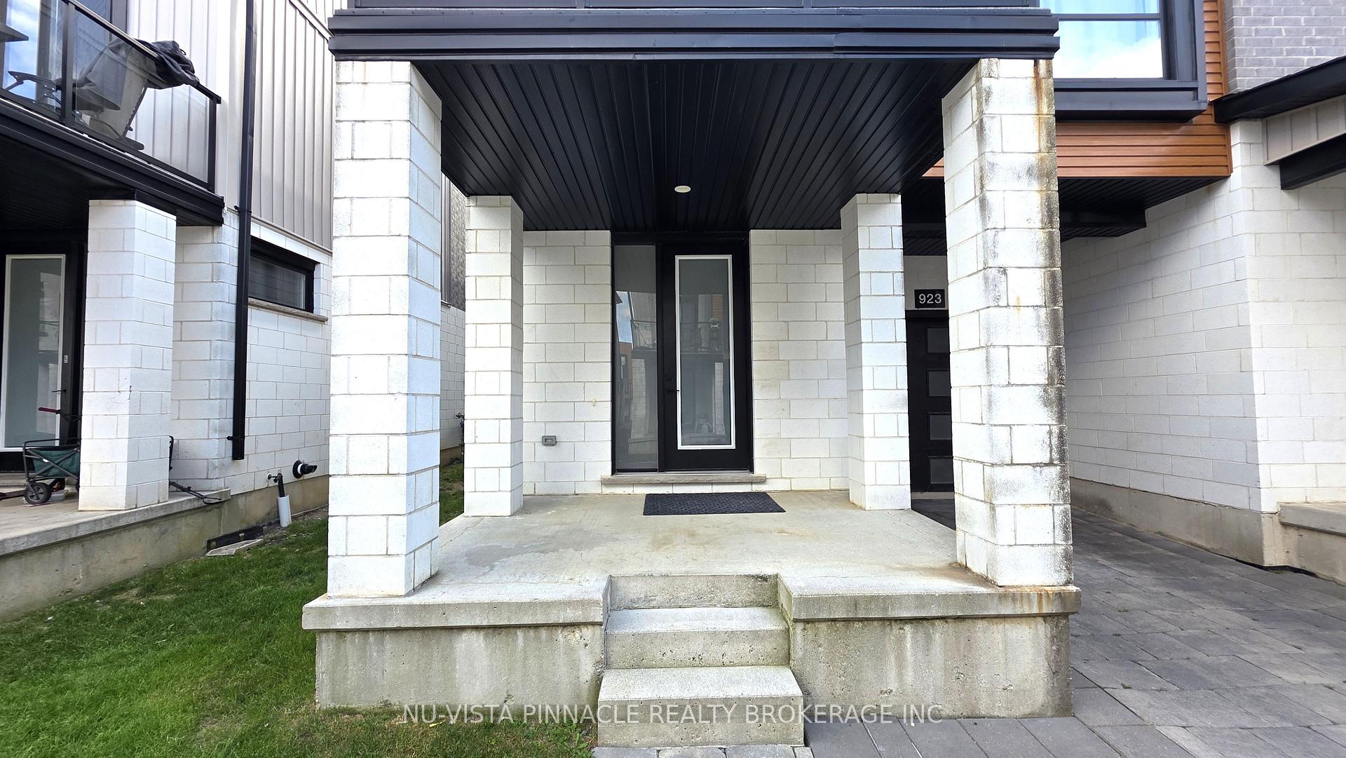 Photo 4 of 923 Georgetown Drive, London, North M — HOMEH