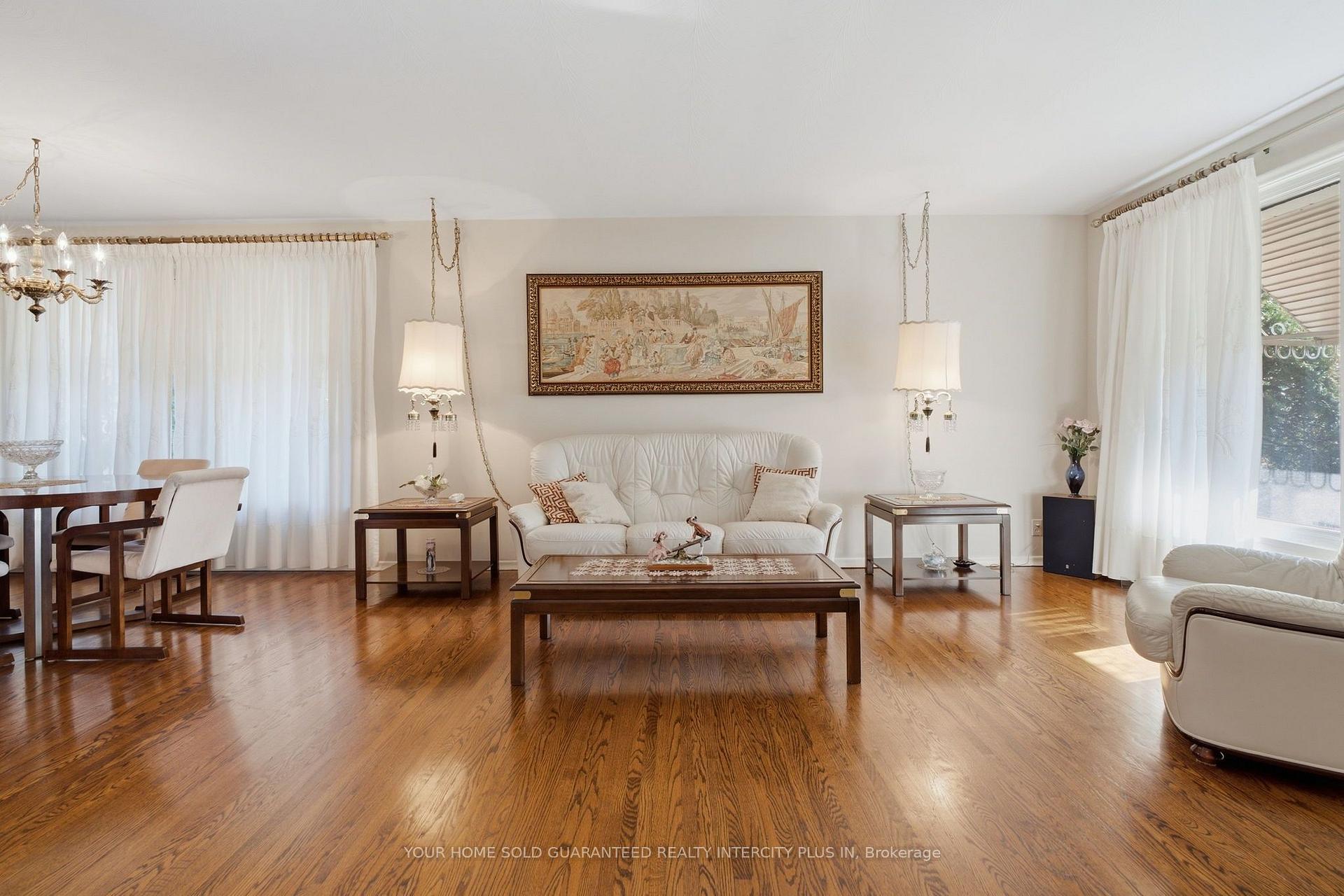 Photo 6 of 14 Tyler Place, Etobicoke, Kingsview Village-The Westway — HOMEH