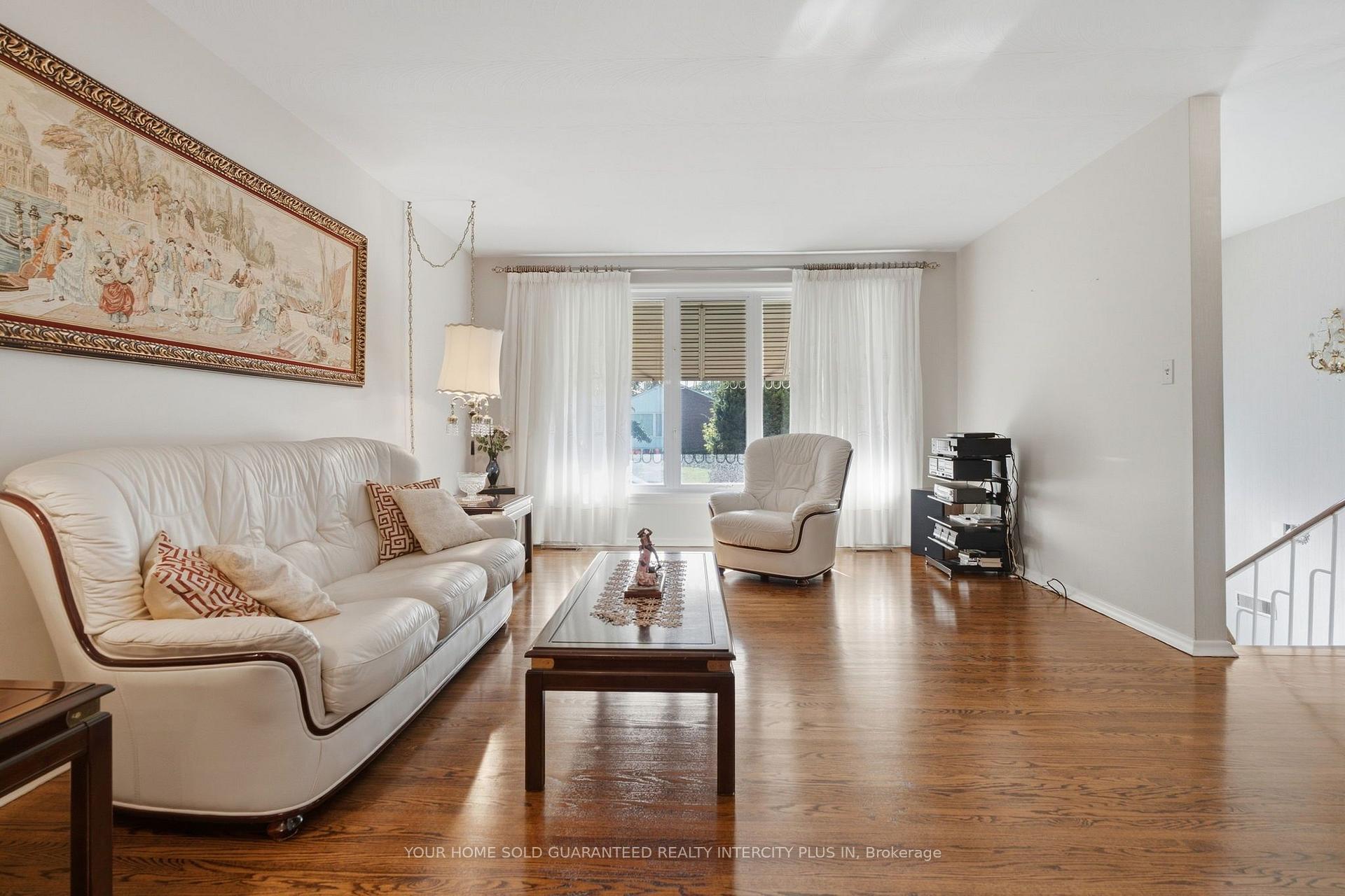 Photo 7 of 14 Tyler Place, Etobicoke, Kingsview Village-The Westway — HOMEH