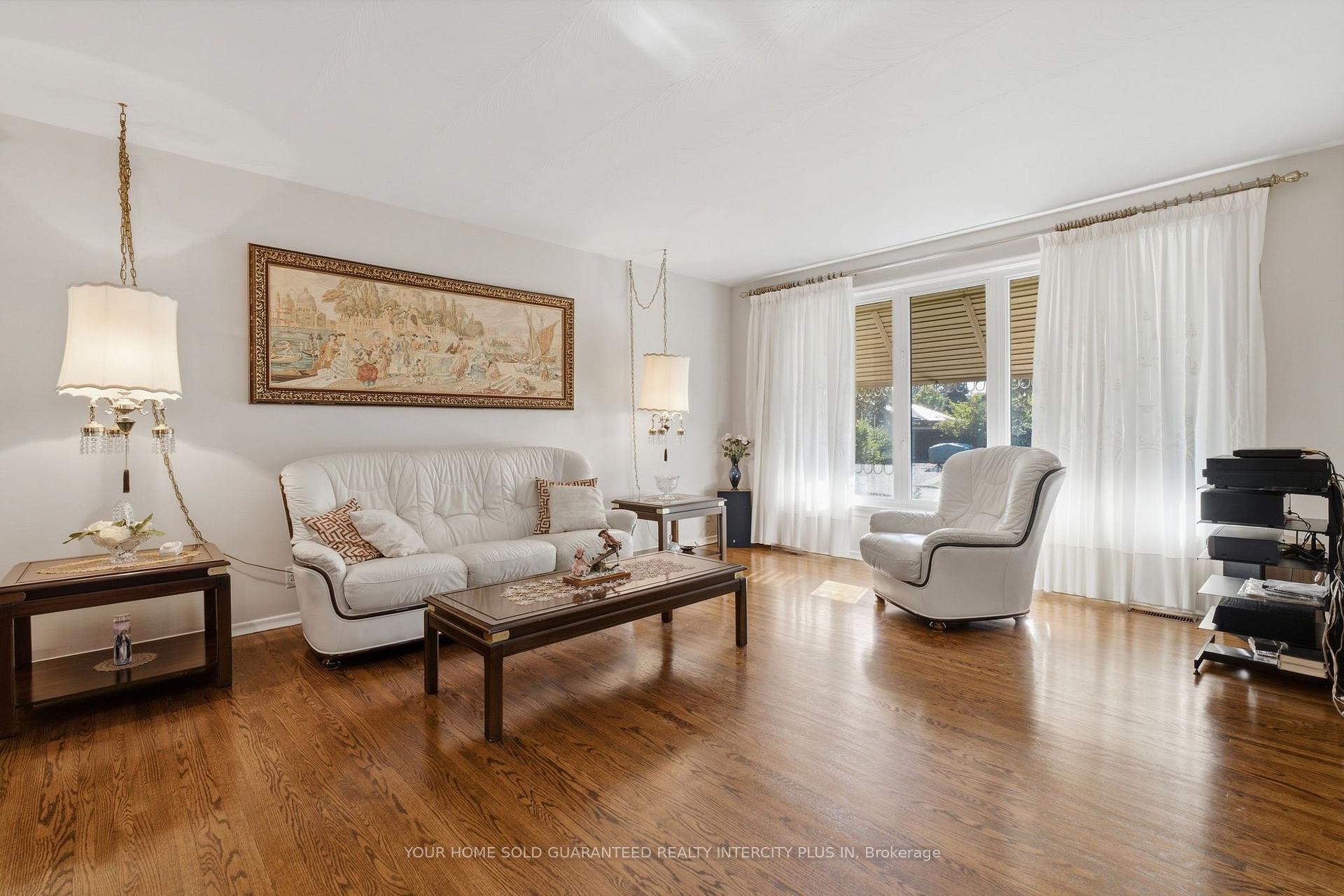 Photo 8 of 14 Tyler Place, Etobicoke, Kingsview Village-The Westway — HOMEH