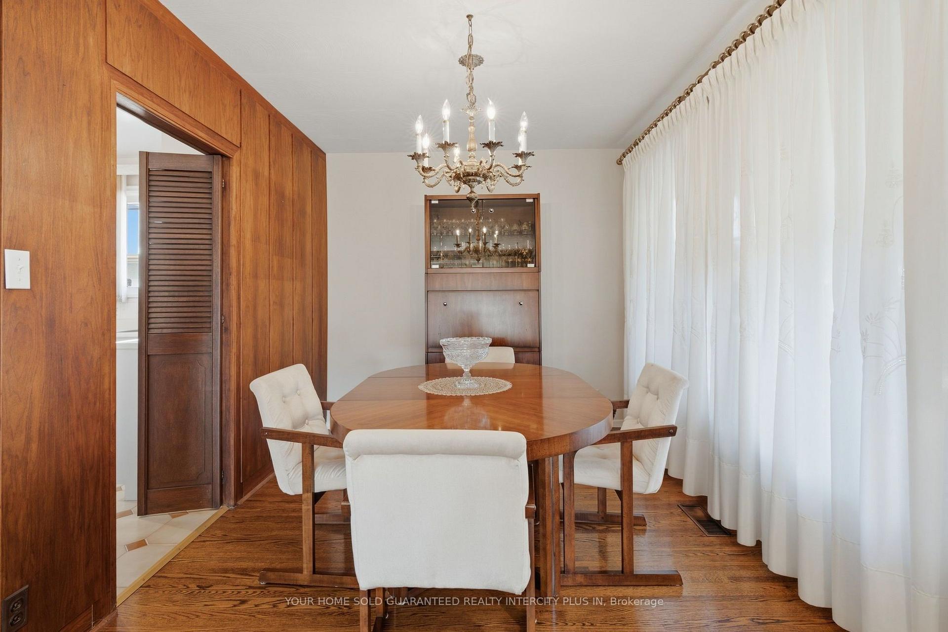 Photo 9 of 14 Tyler Place, Etobicoke, Kingsview Village-The Westway — HOMEH