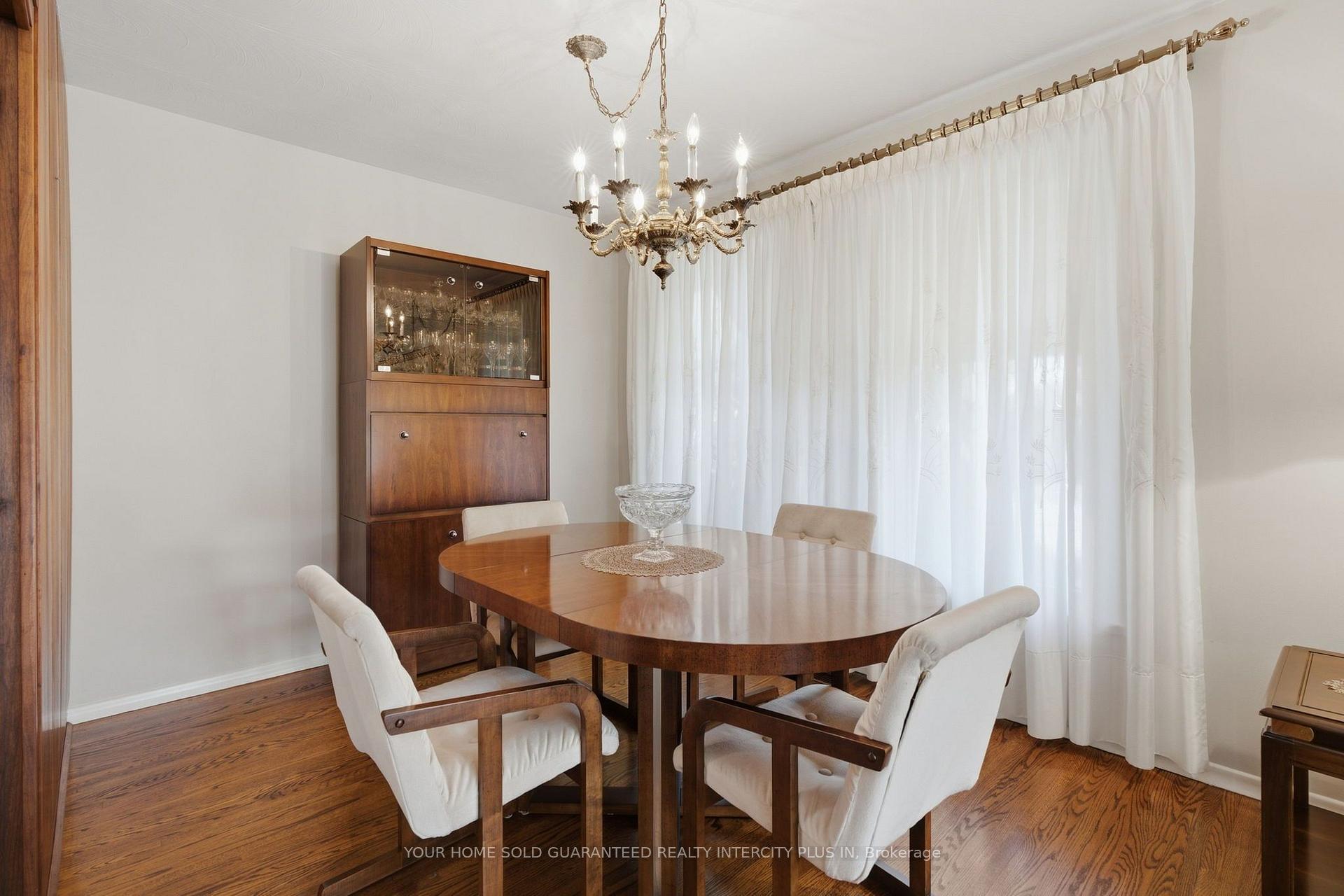 Photo 10 of 14 Tyler Place, Etobicoke, Kingsview Village-The Westway — HOMEH