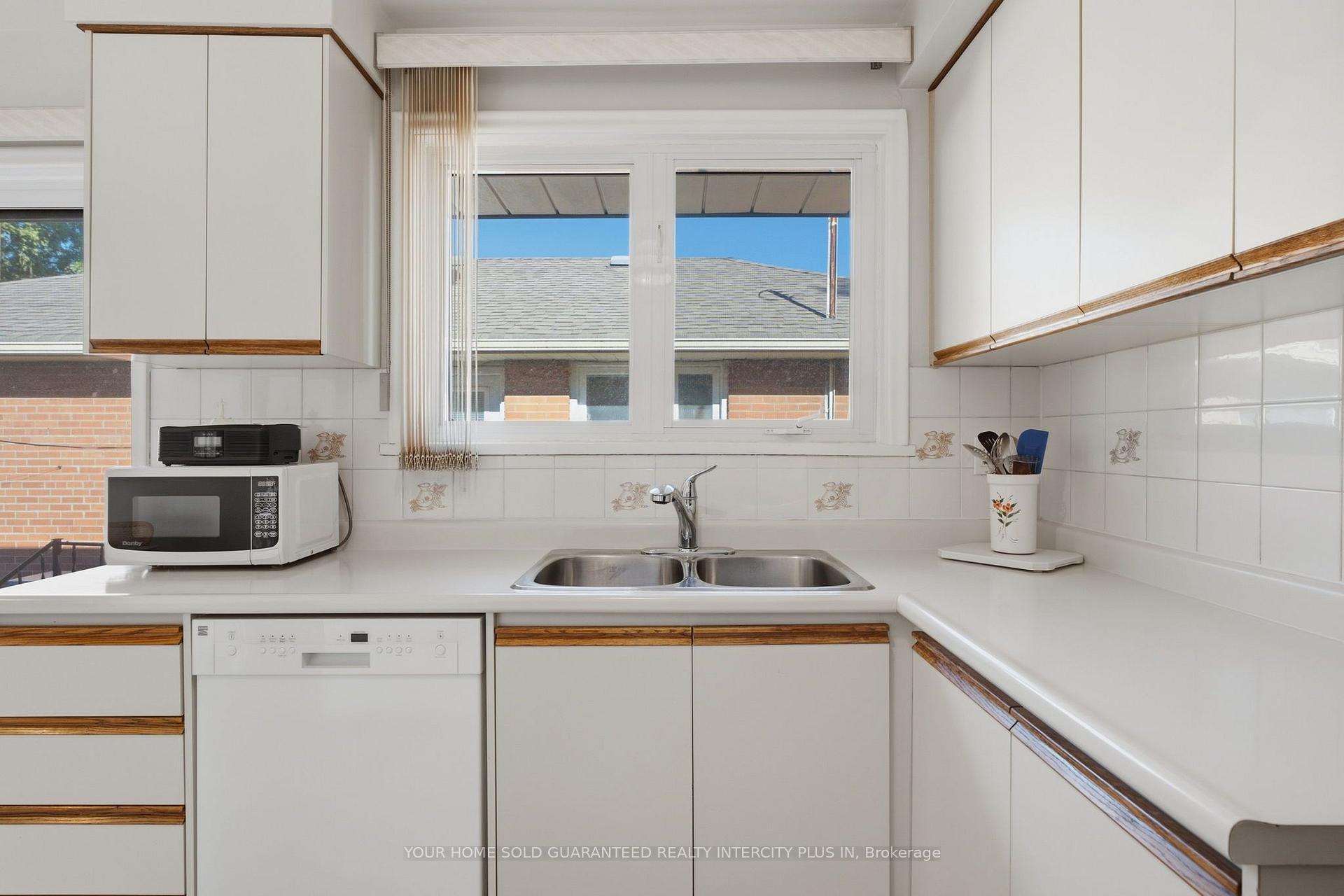 Photo 14 of 14 Tyler Place, Etobicoke, Kingsview Village-The Westway — HOMEH
