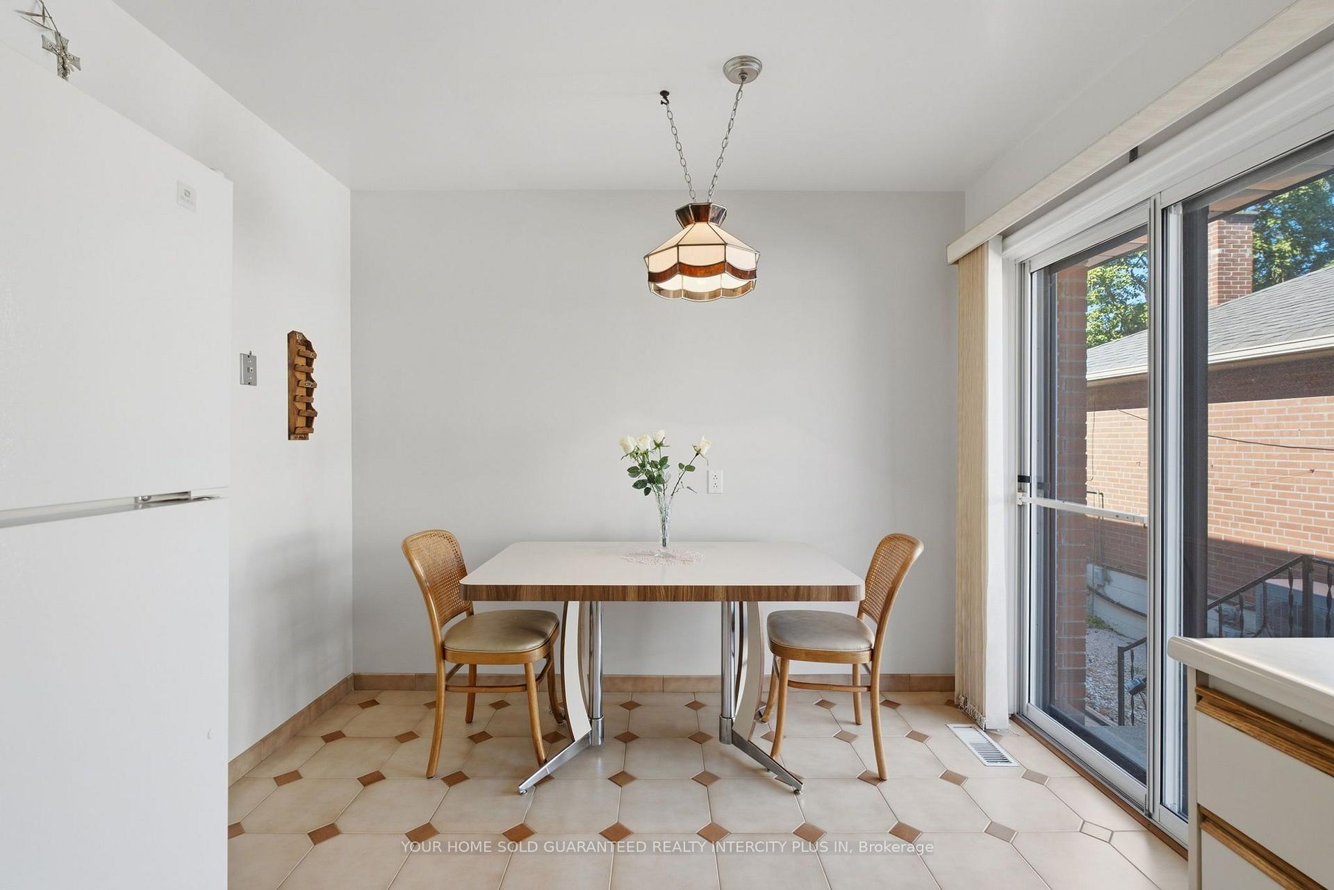 Photo 15 of 14 Tyler Place, Etobicoke, Kingsview Village-The Westway — HOMEH