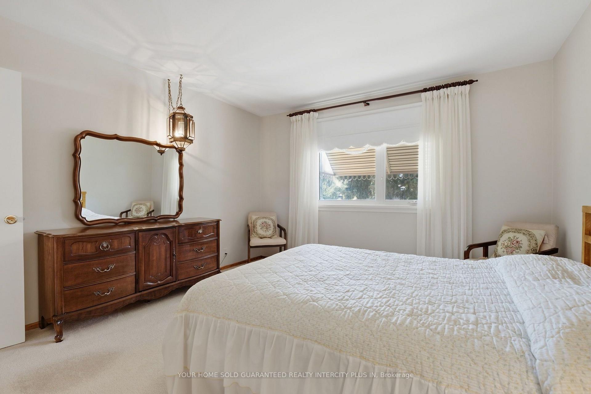 Photo 19 of 14 Tyler Place, Etobicoke, Kingsview Village-The Westway — HOMEH