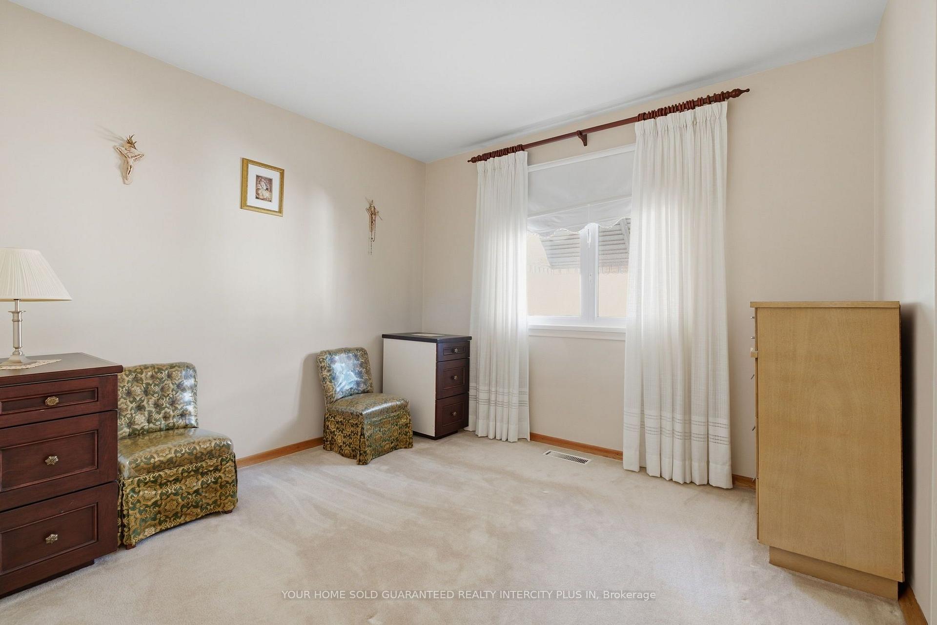 Photo 21 of 14 Tyler Place, Etobicoke, Kingsview Village-The Westway — HOMEH