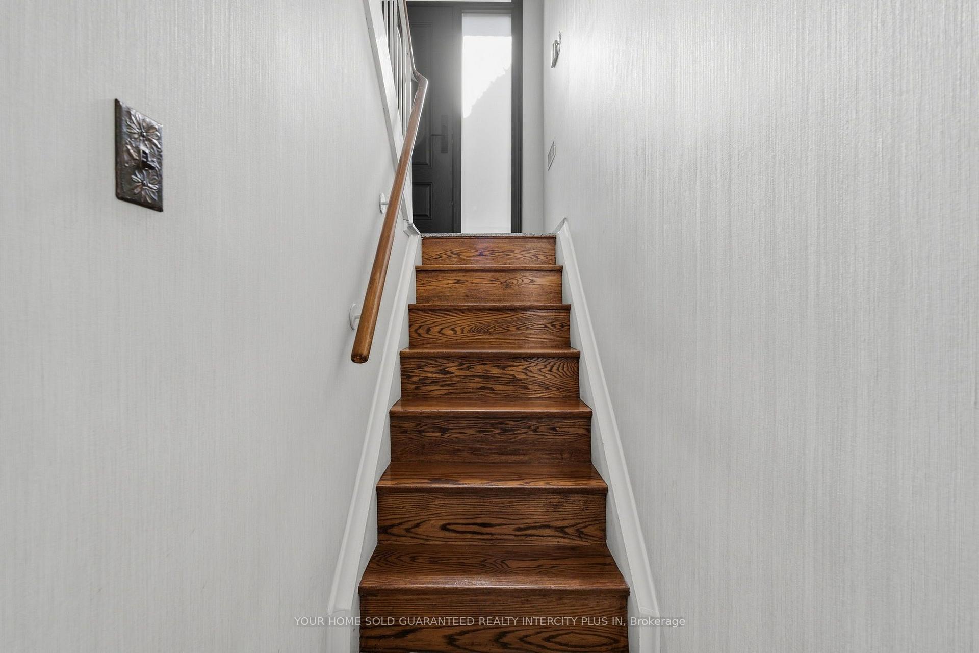 Photo 23 of 14 Tyler Place, Etobicoke, Kingsview Village-The Westway — HOMEH