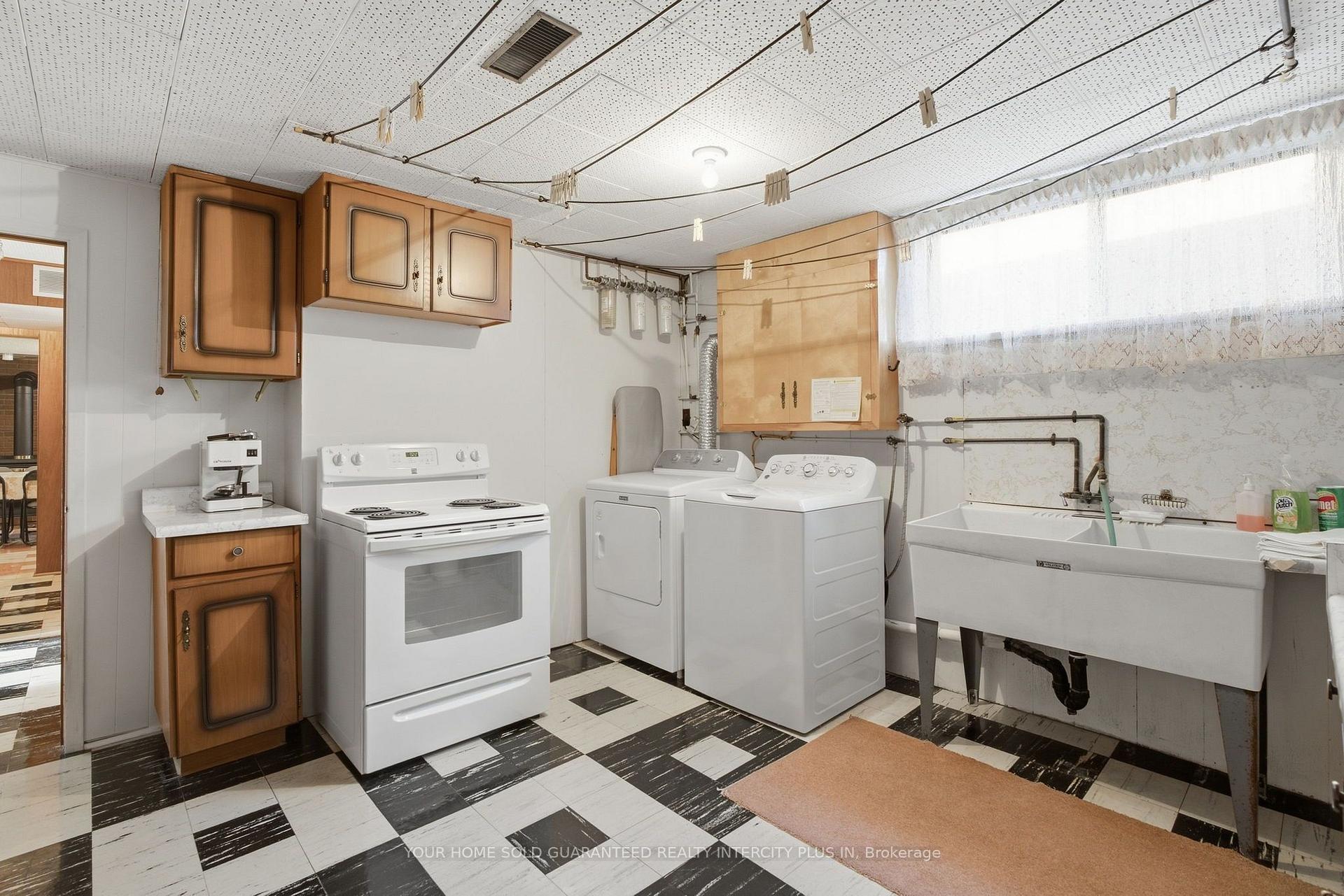 Photo 36 of 14 Tyler Place, Etobicoke, Kingsview Village-The Westway — HOMEH