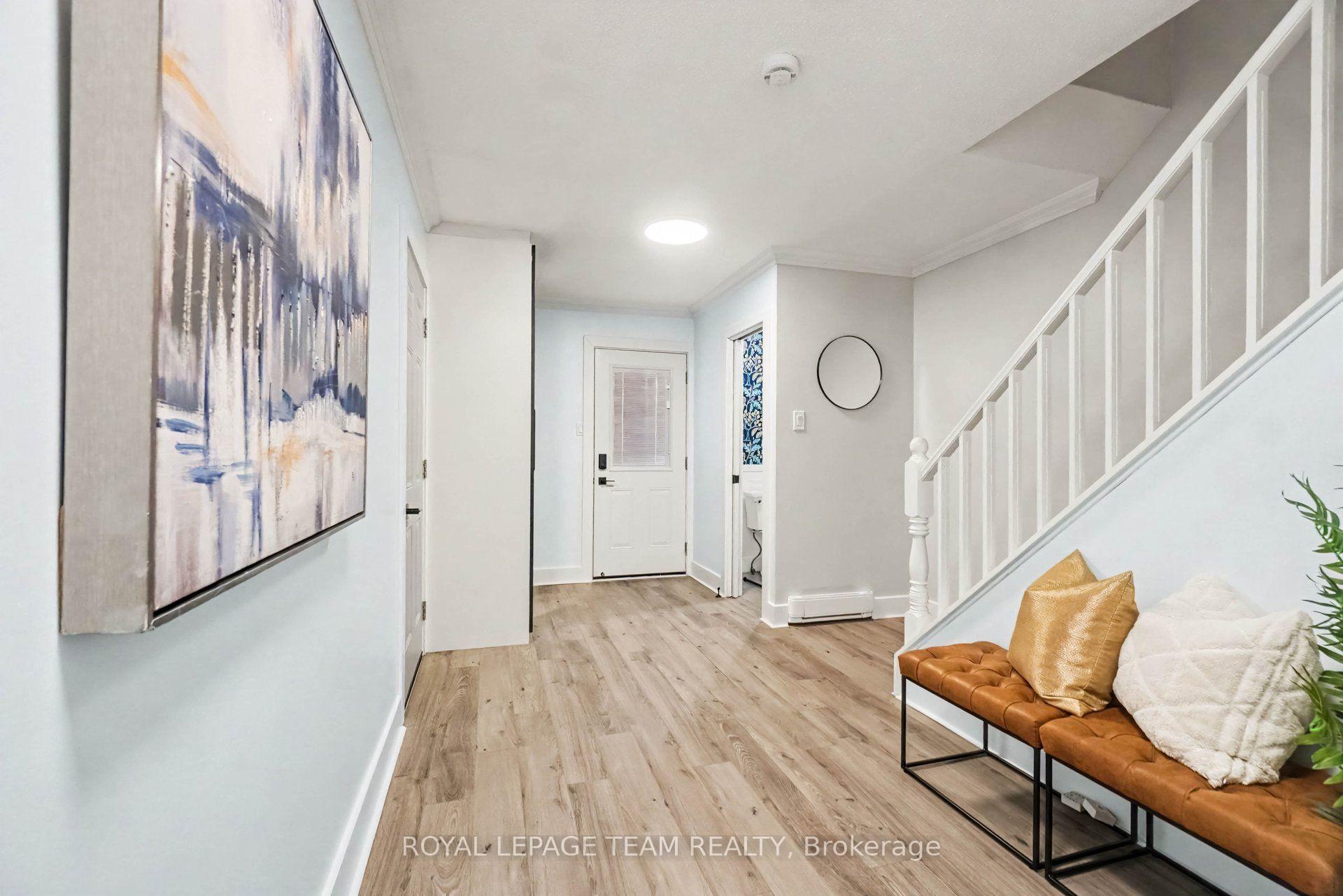 Photo 4 of Unit C, 8 Arnold Drive, Ottawa, Arbeatha Park — HOMEH
