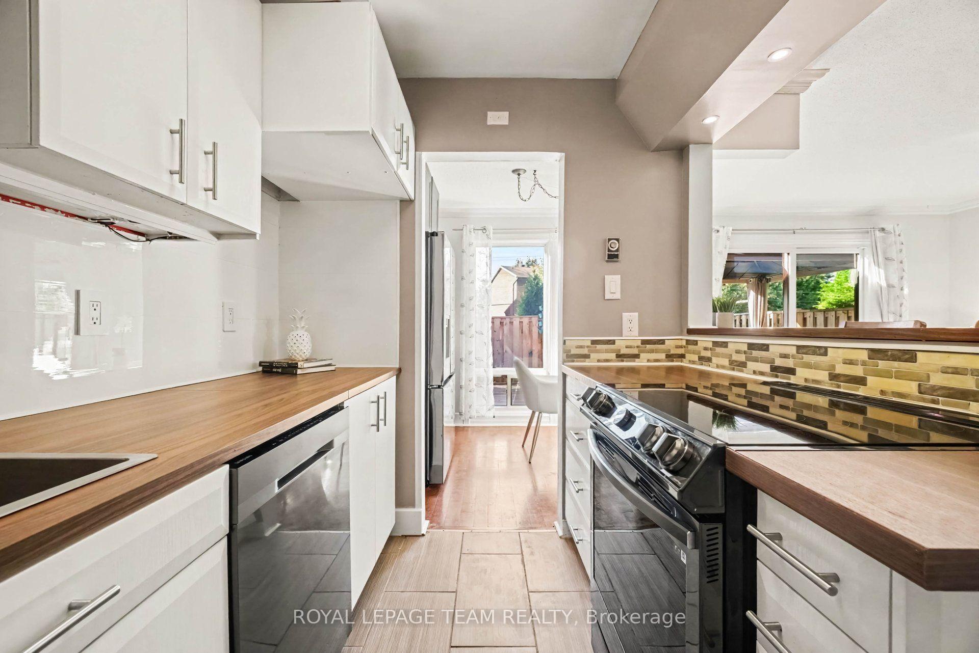 Photo 12 of Unit C, 8 Arnold Drive, Ottawa, Arbeatha Park — HOMEH