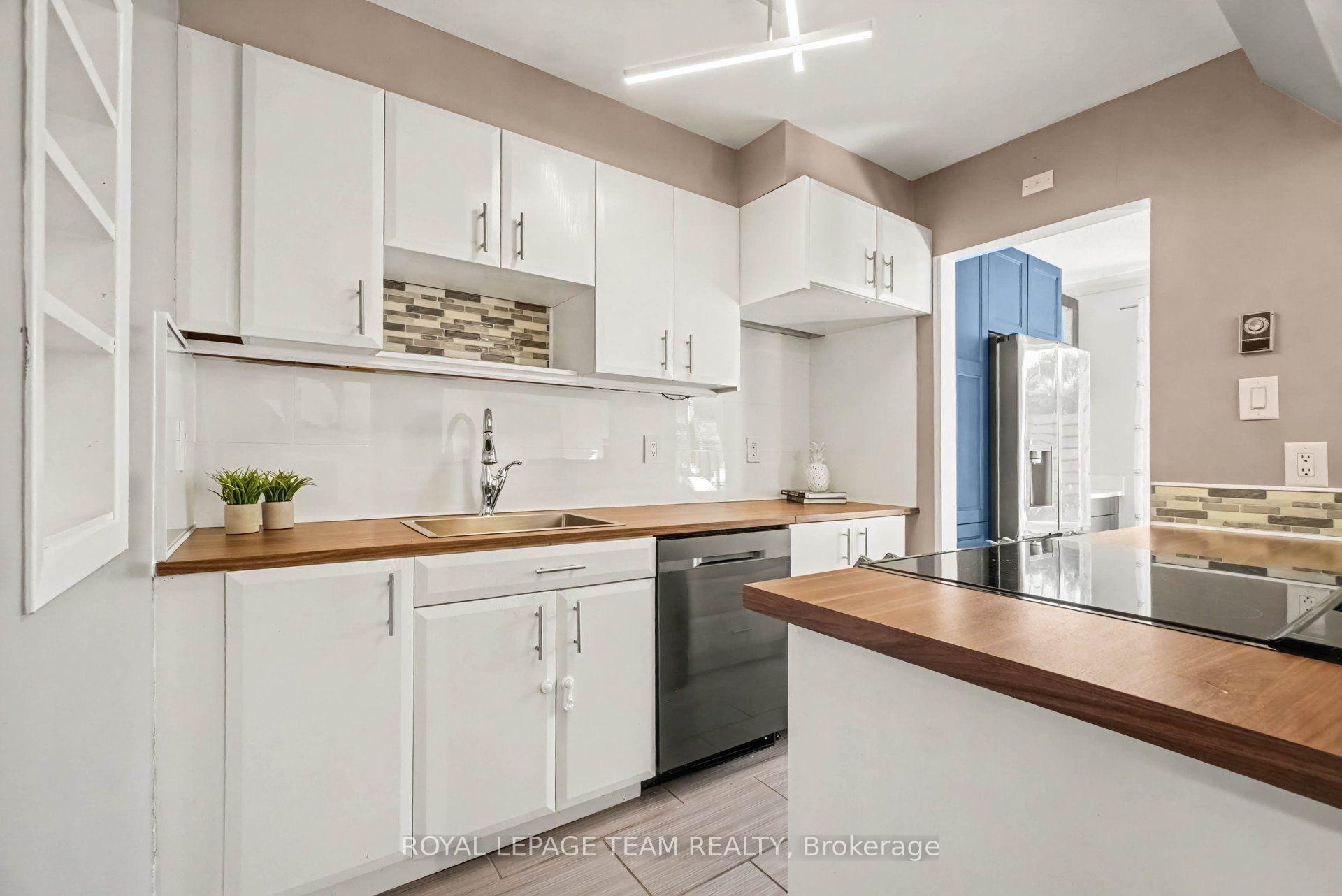 Photo 13 of Unit C, 8 Arnold Drive, Ottawa, Arbeatha Park — HOMEH