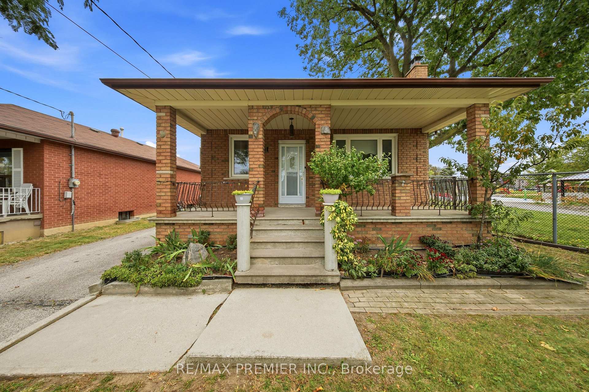 Photo 2 of 1 Mayo Drive, North York, Rustic — HOMEH
