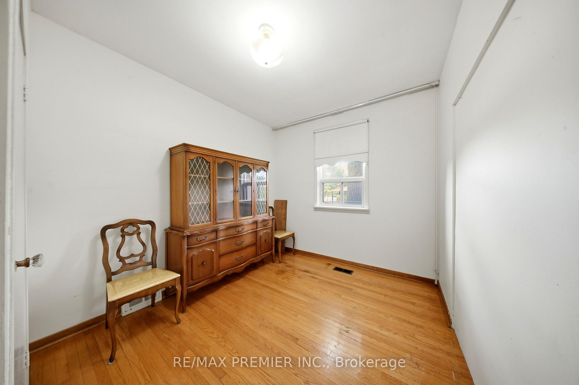 Photo 9 of 1 Mayo Drive, North York, Rustic — HOMEH