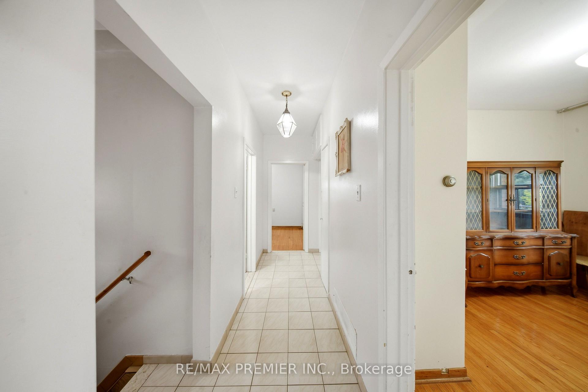 Photo 10 of 1 Mayo Drive, North York, Rustic — HOMEH