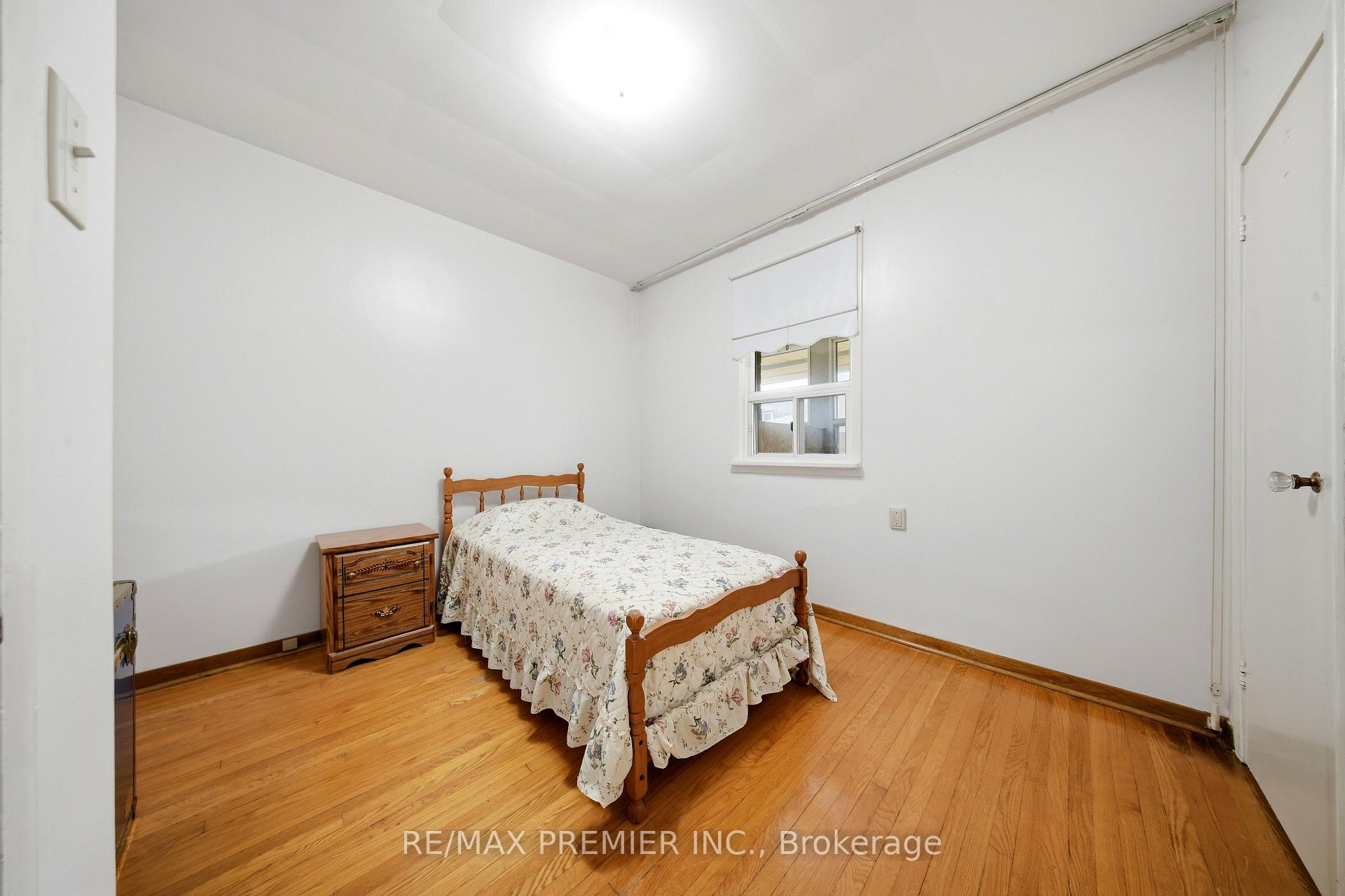 Photo 11 of 1 Mayo Drive, North York, Rustic — HOMEH