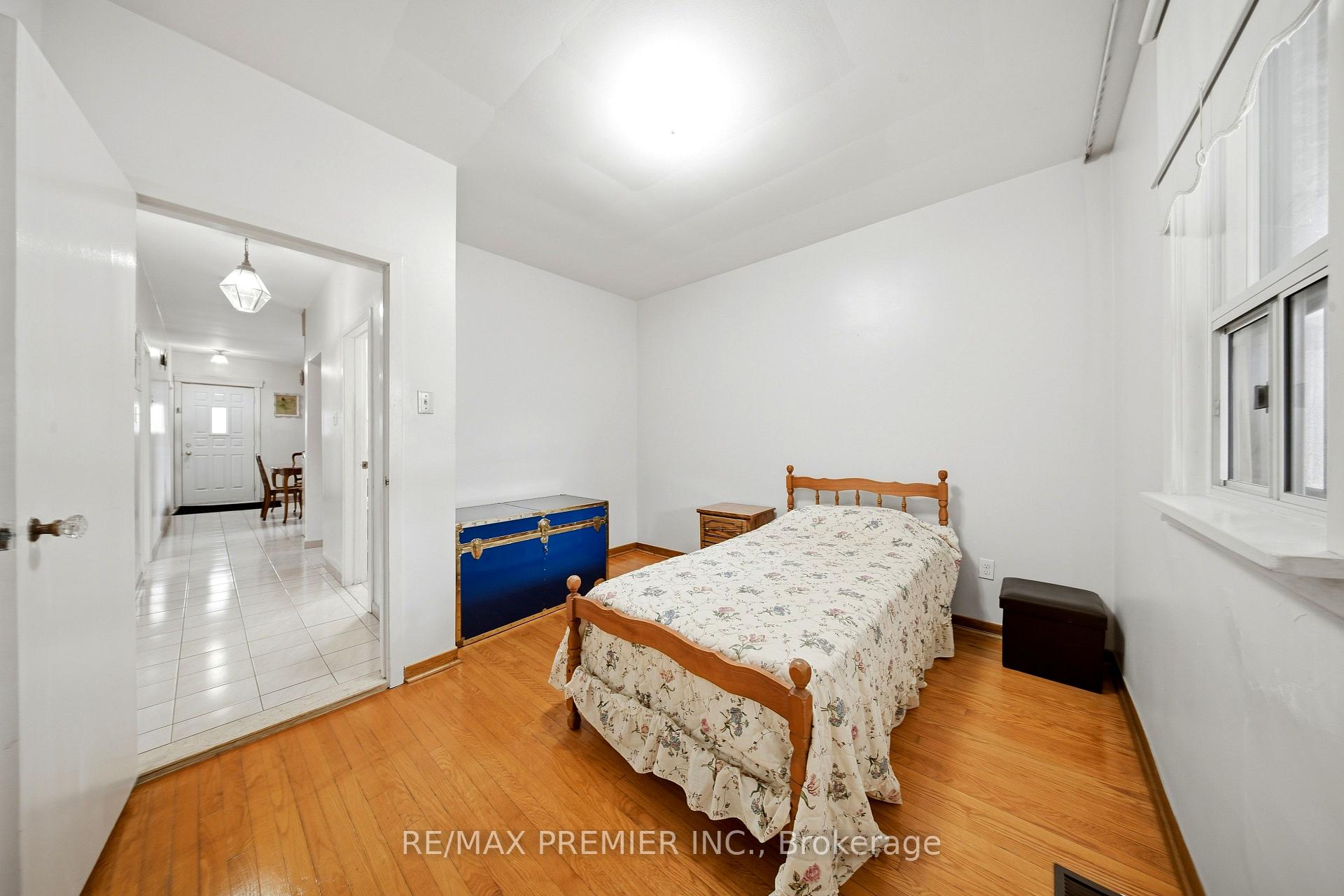 Photo 12 of 1 Mayo Drive, North York, Rustic — HOMEH