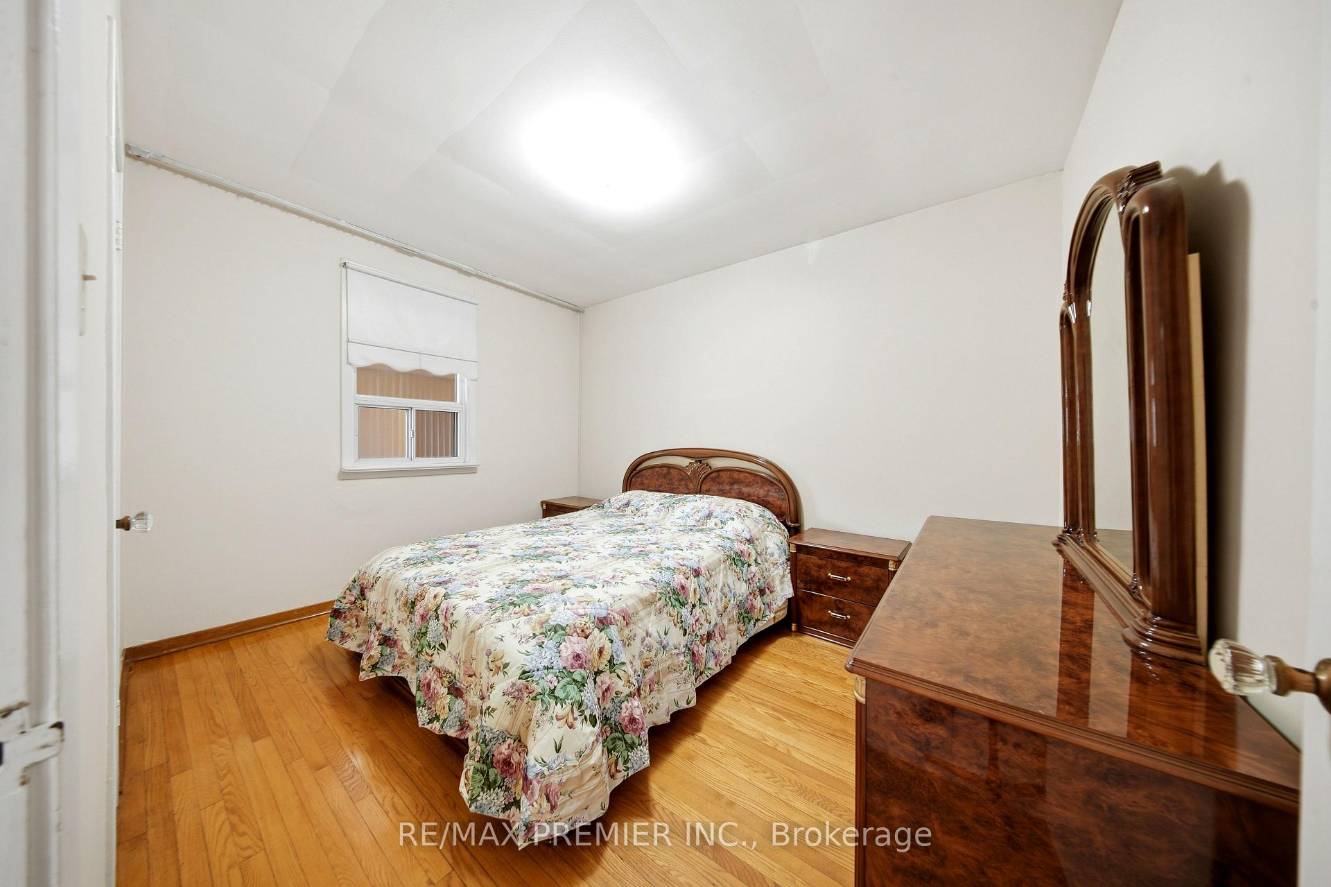 Photo 13 of 1 Mayo Drive, North York, Rustic — HOMEH