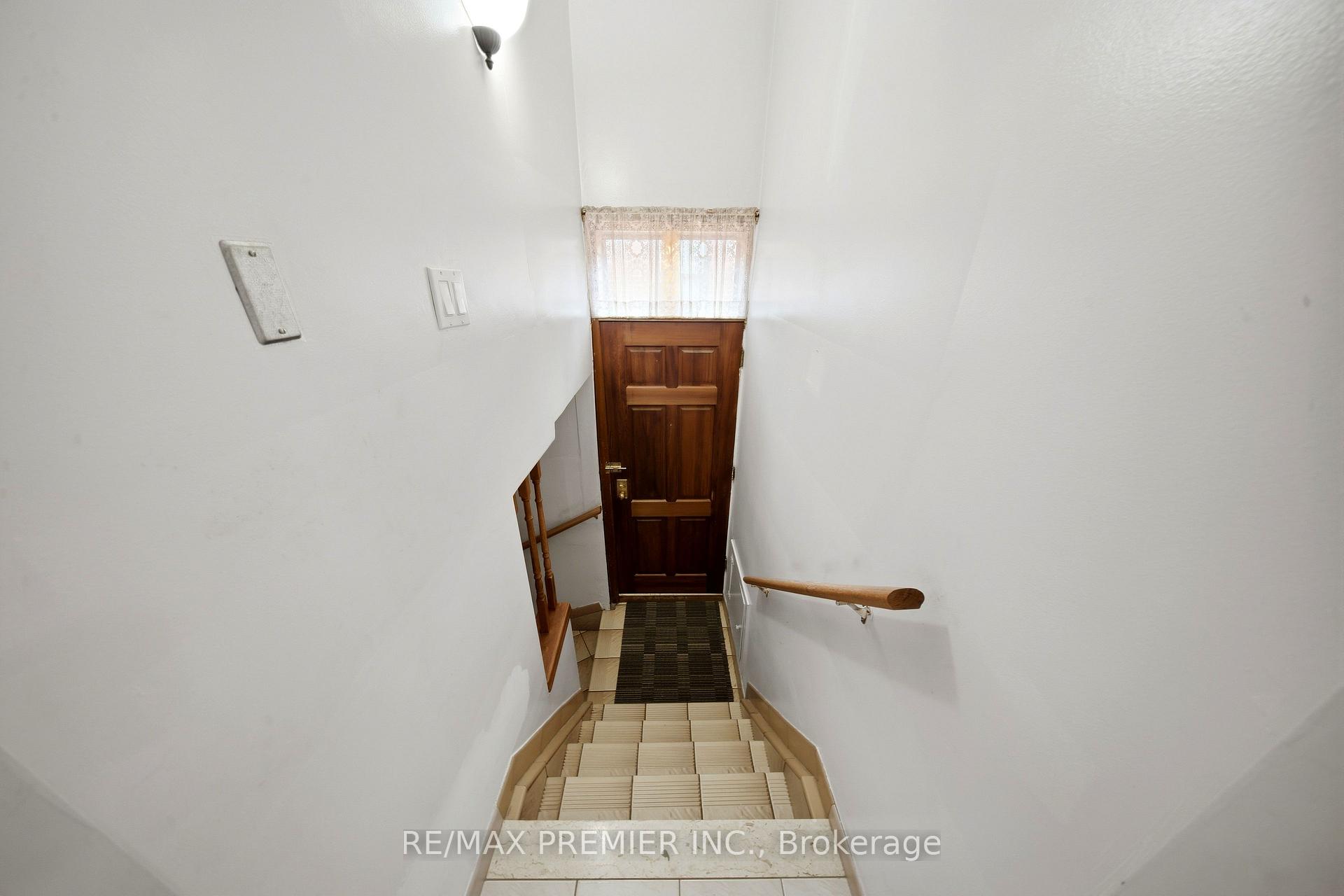 Photo 15 of 1 Mayo Drive, North York, Rustic — HOMEH