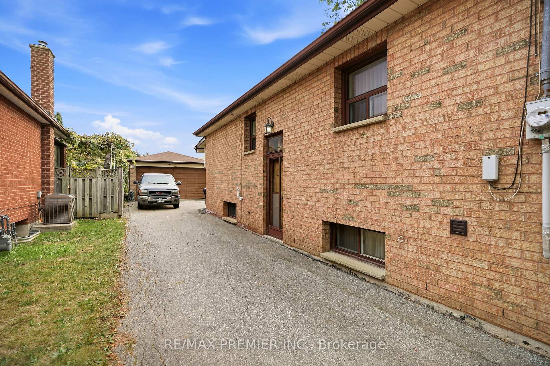 Photo 25 of 1 Mayo Drive, North York, Rustic — HOMEH
