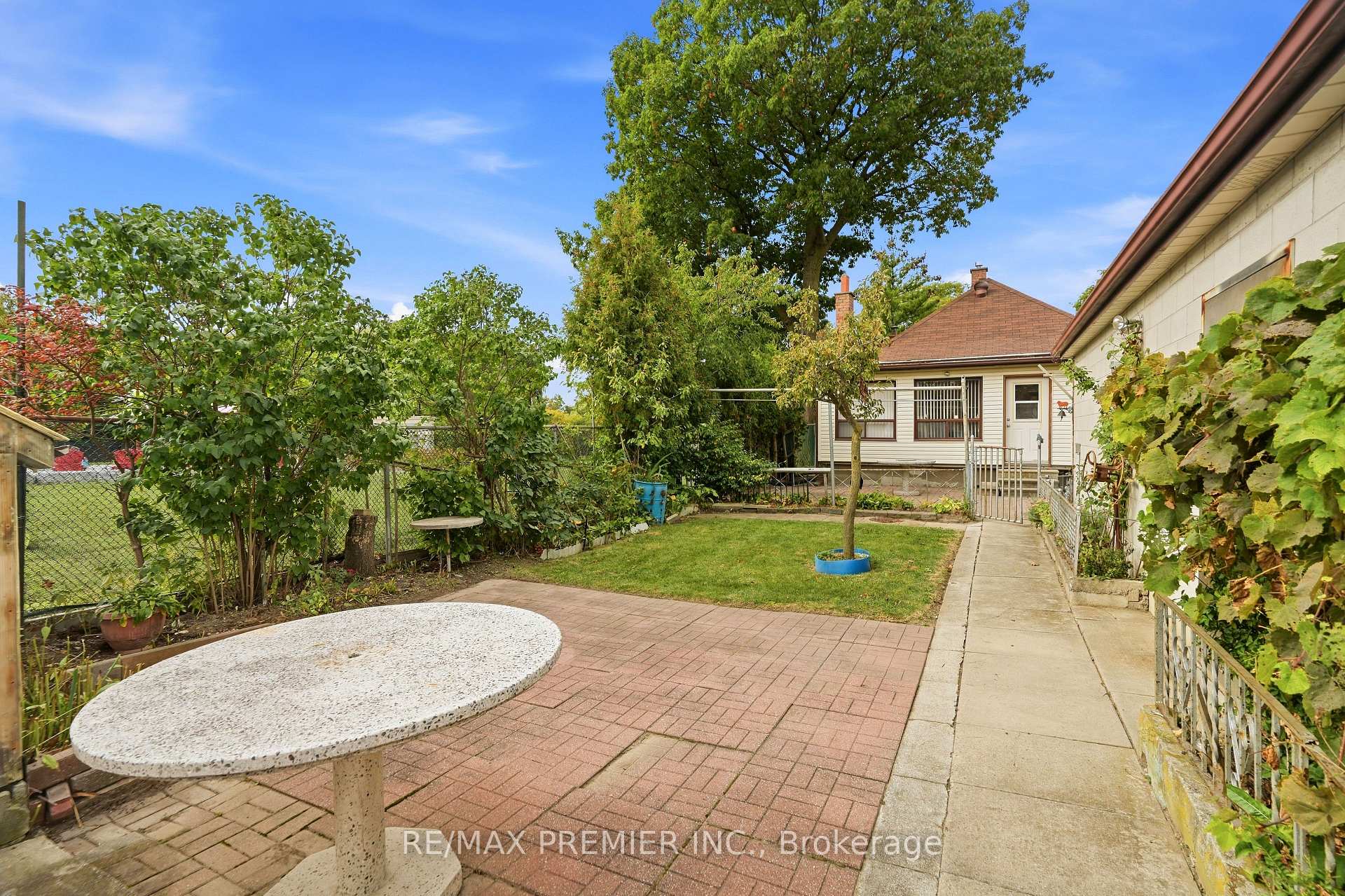 Photo 29 of 1 Mayo Drive, North York, Rustic — HOMEH
